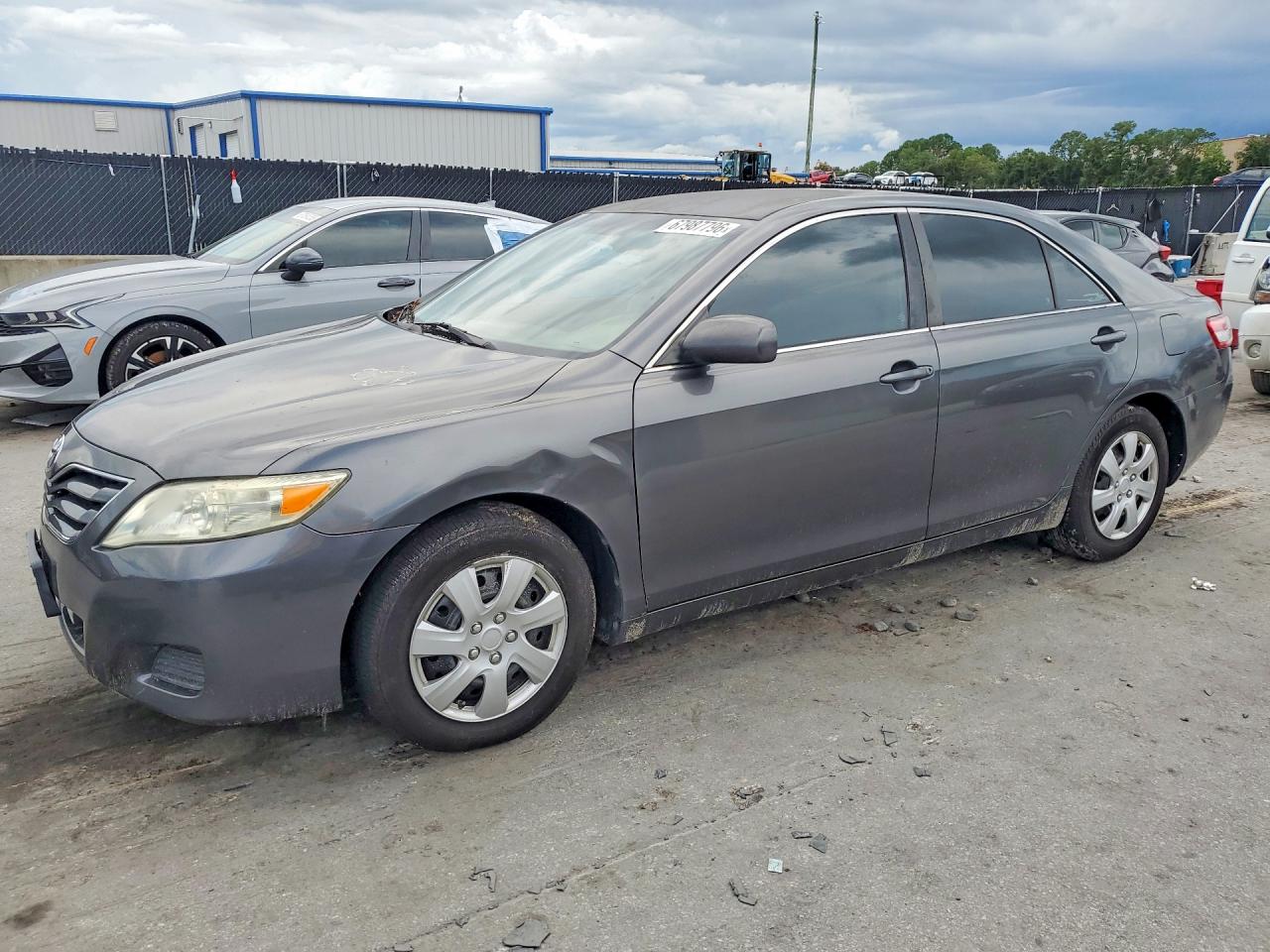 2010 Toyota Camry Le Gray vin: 4T4BF3EK9AR009066