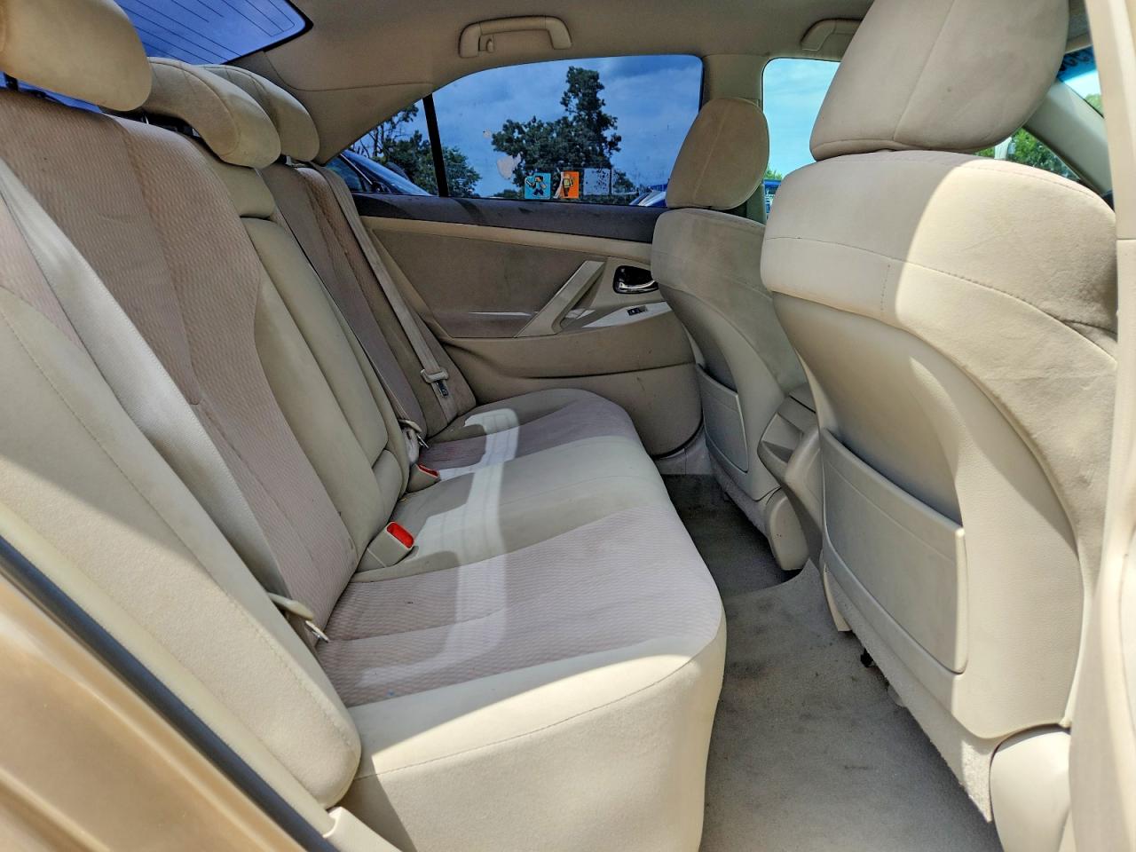 2010 Toyota Camry Base Золотой vin: 4T4BF3EK9AR015093