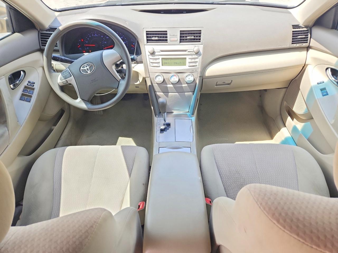 2010 Toyota Camry Base Золотой vin: 4T4BF3EK9AR015093