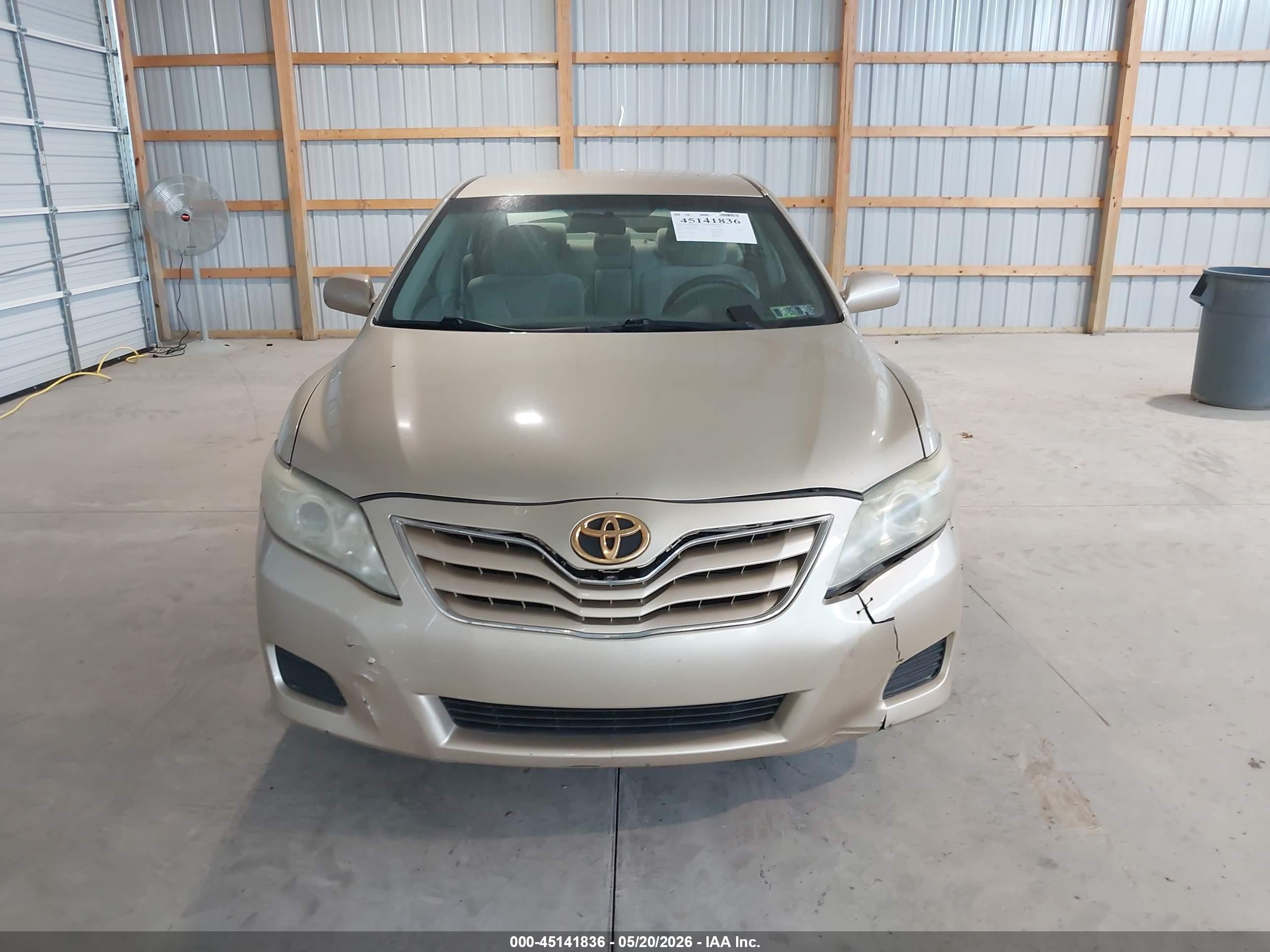 2010 Toyota Camry Le Gold vin: 4T4BF3EK9AR020147