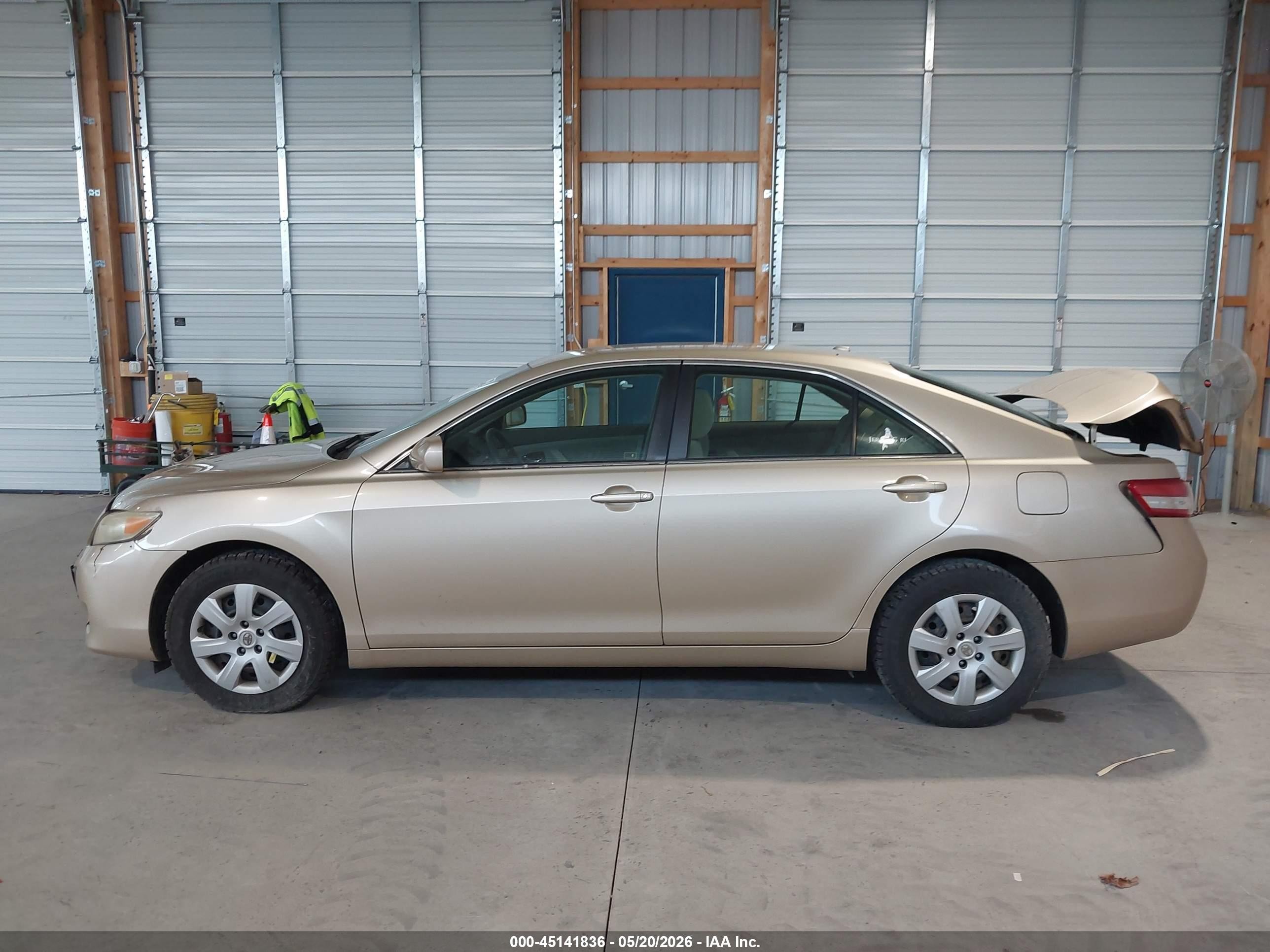 2010 Toyota Camry Le Gold vin: 4T4BF3EK9AR020147