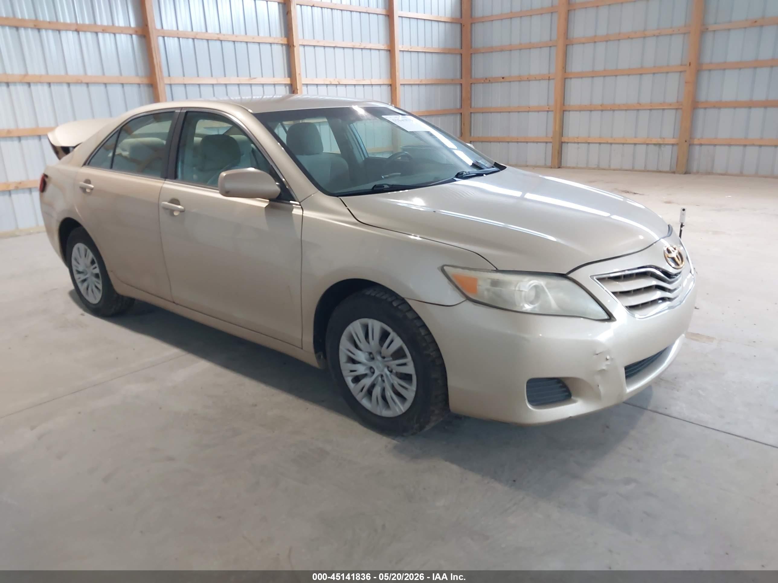 2010 Toyota Camry Le Gold vin: 4T4BF3EK9AR020147