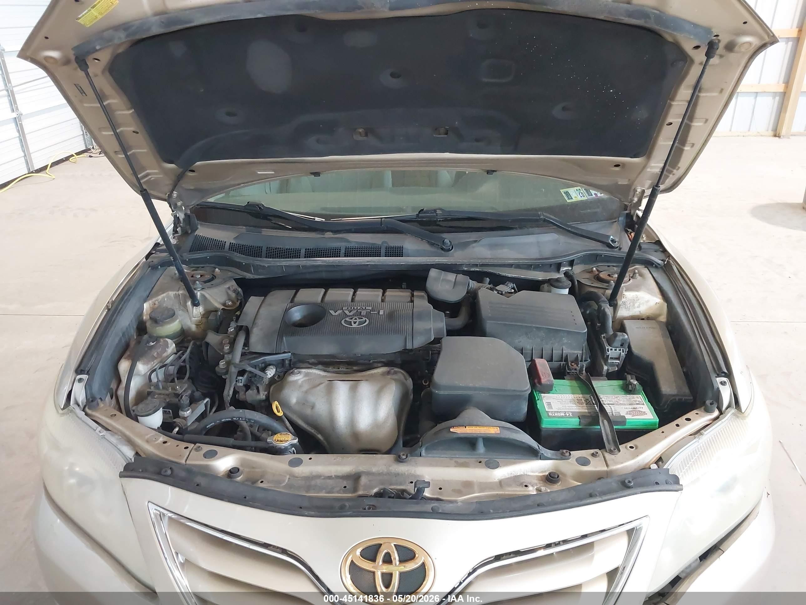 2010 Toyota Camry Le Gold vin: 4T4BF3EK9AR020147
