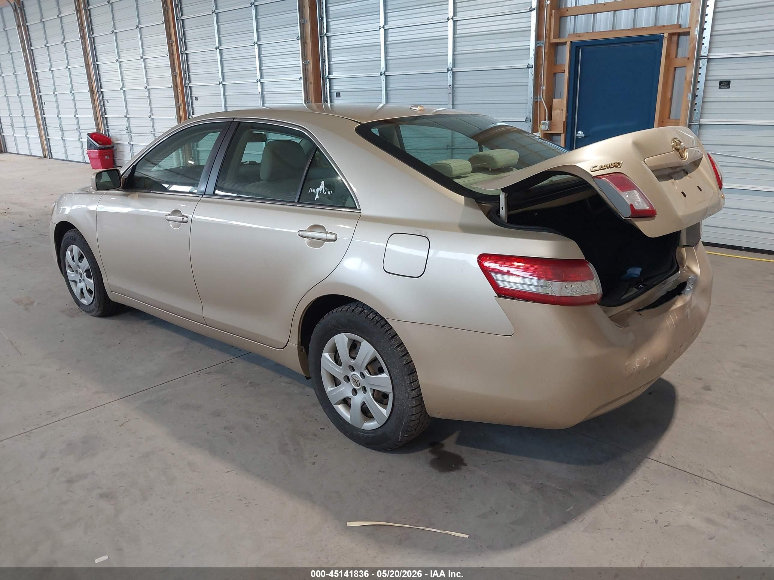 2010 Toyota Camry Le Gold vin: 4T4BF3EK9AR020147