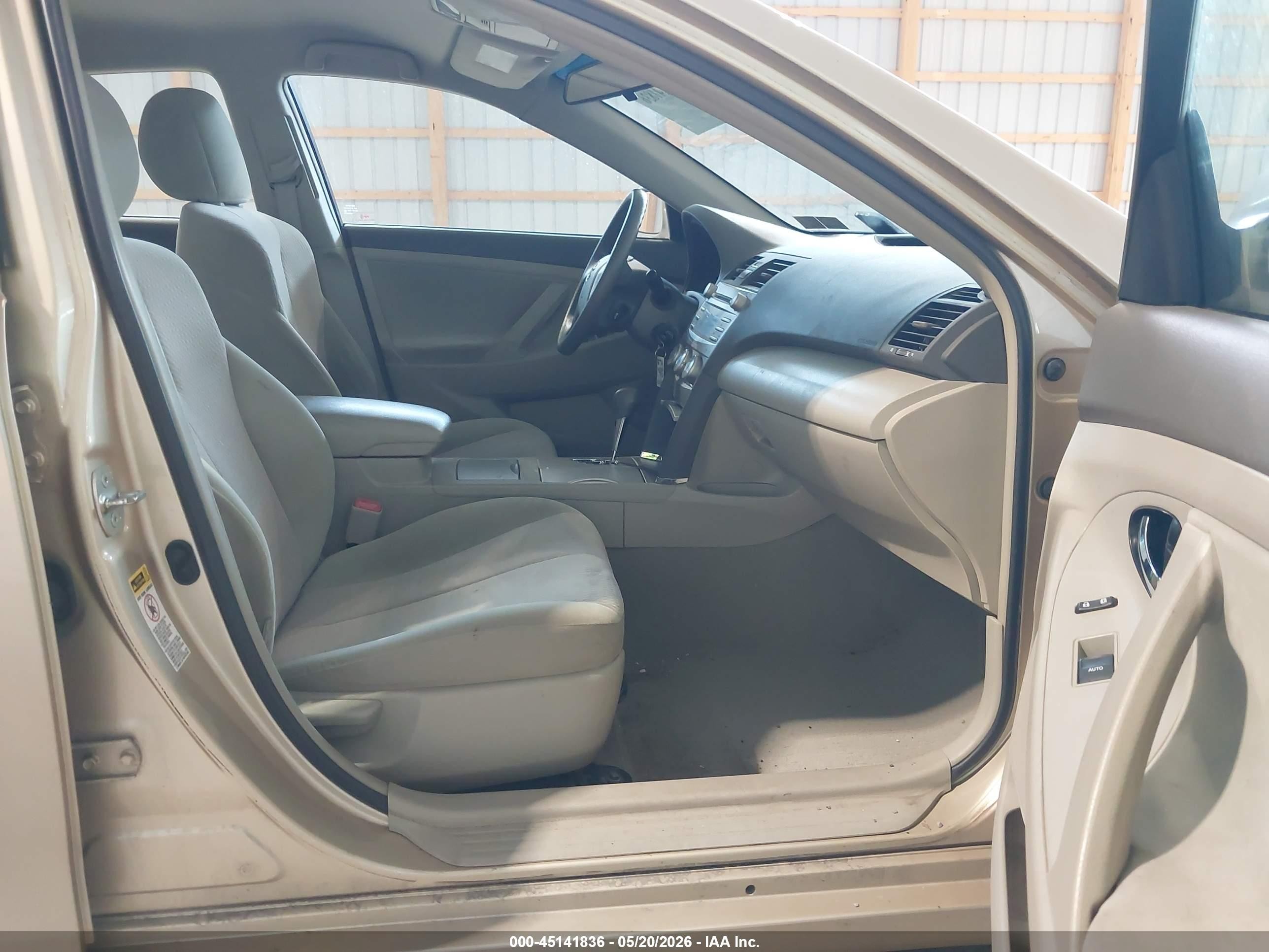 2010 Toyota Camry Le Gold vin: 4T4BF3EK9AR020147