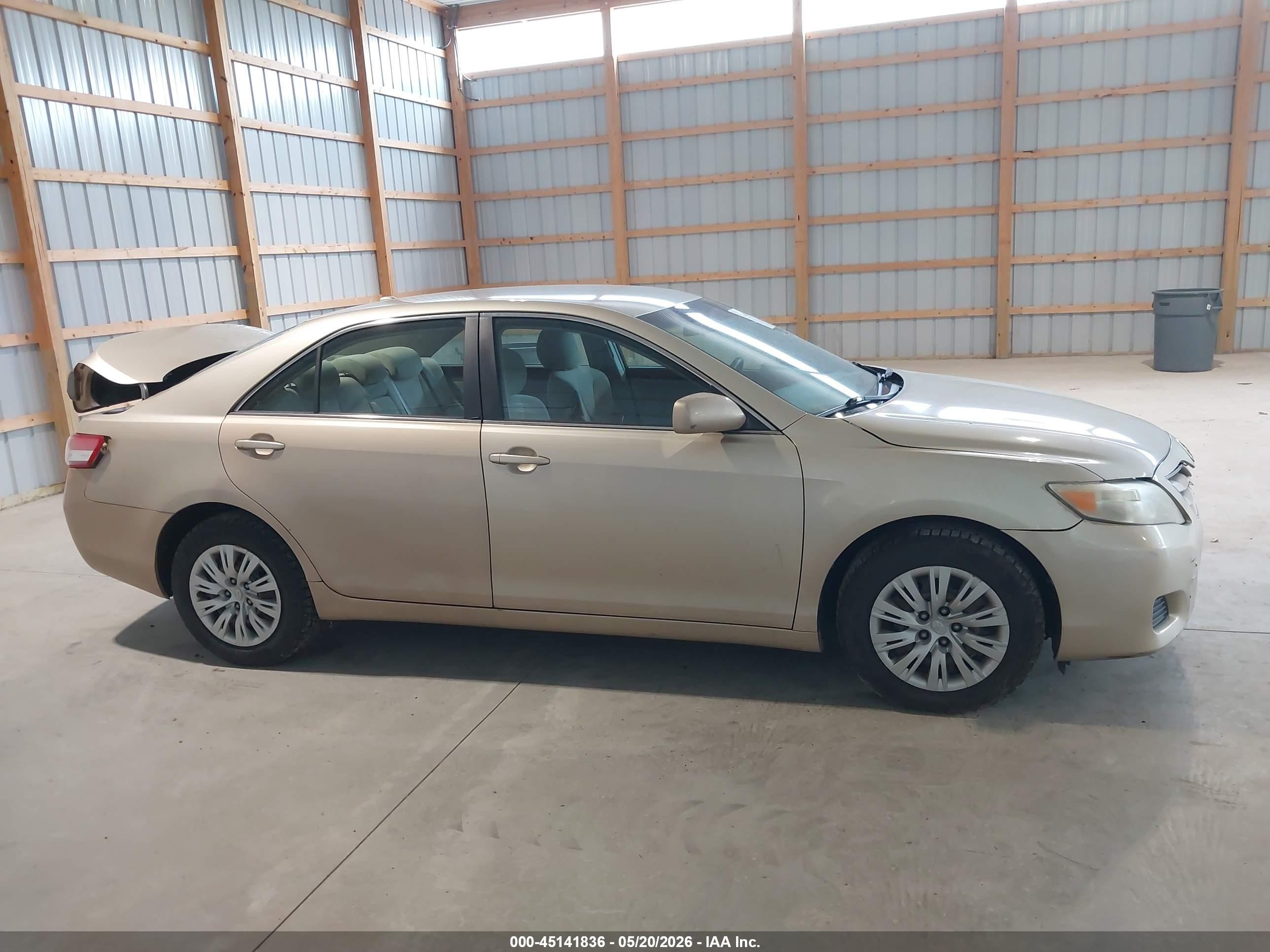 2010 Toyota Camry Le Gold vin: 4T4BF3EK9AR020147