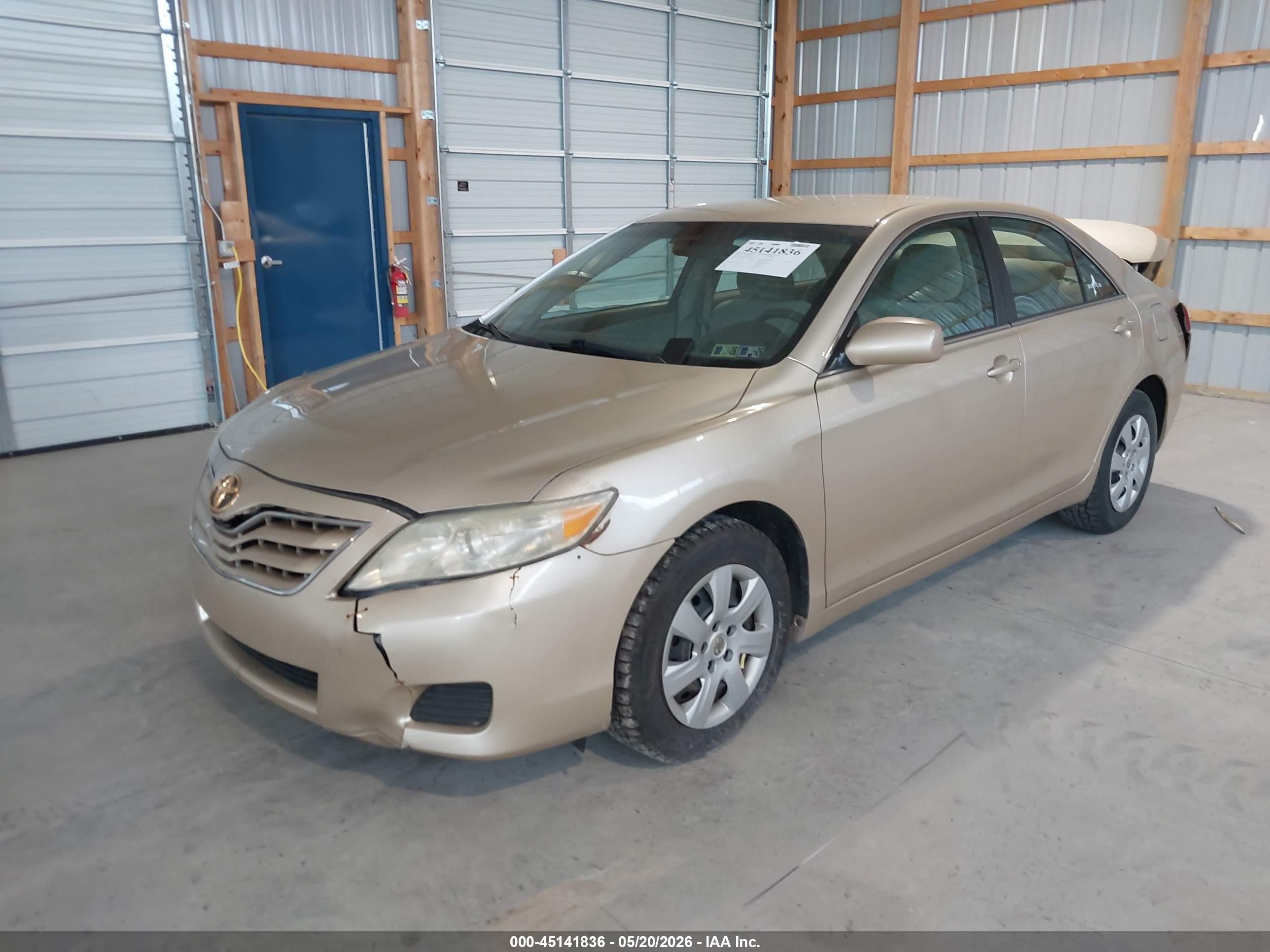 2010 Toyota Camry Le Gold vin: 4T4BF3EK9AR020147