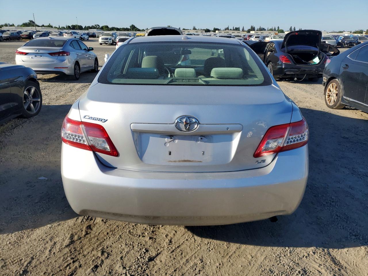 2010 Toyota Camry Le Silver vin: 4T4BF3EK9AR022402