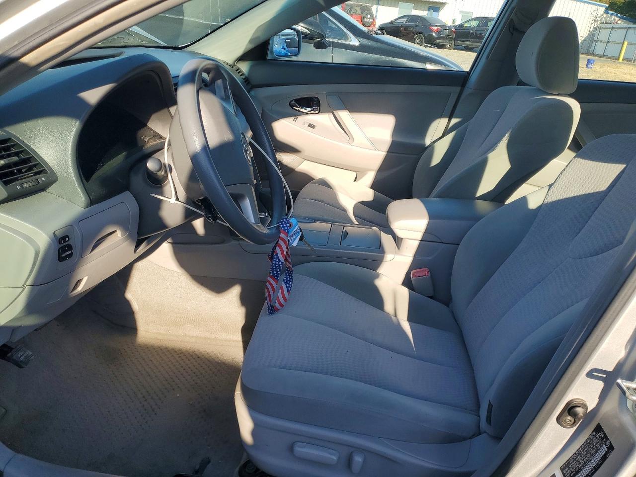 2010 Toyota Camry Le Silver vin: 4T4BF3EK9AR022402
