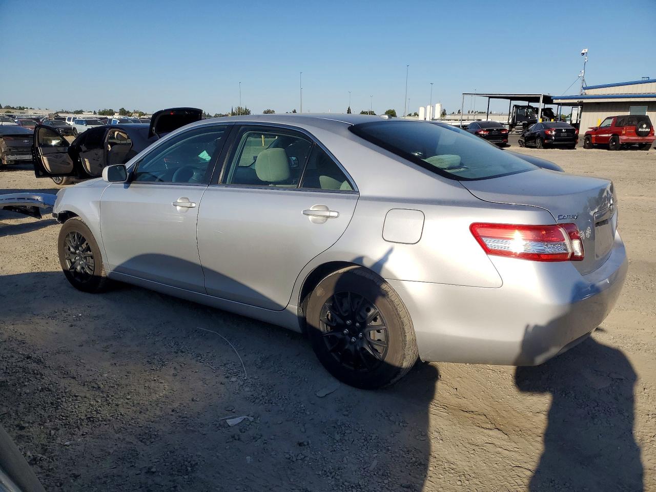 2010 Toyota Camry Le Silver vin: 4T4BF3EK9AR022402