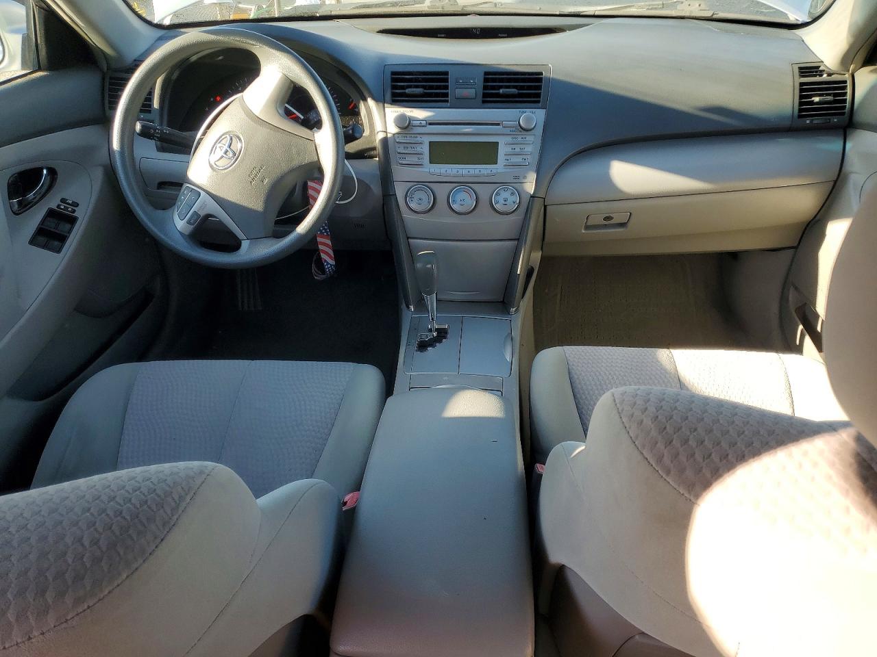 2010 Toyota Camry Le Silver vin: 4T4BF3EK9AR022402