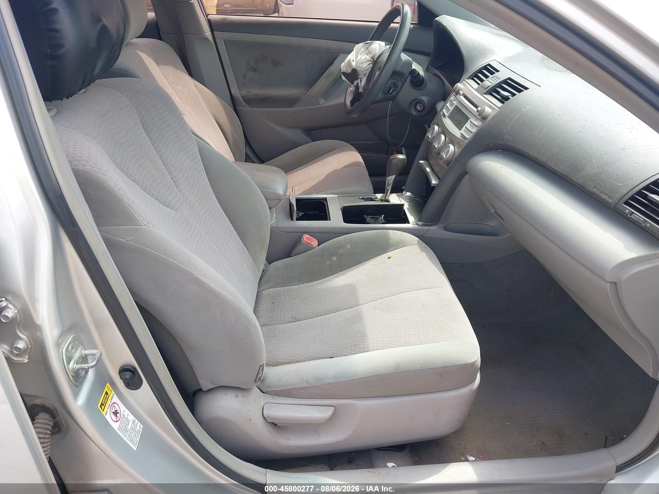 2010 Toyota Camry Le Серебряный vin: 4T4BF3EK9AR026014