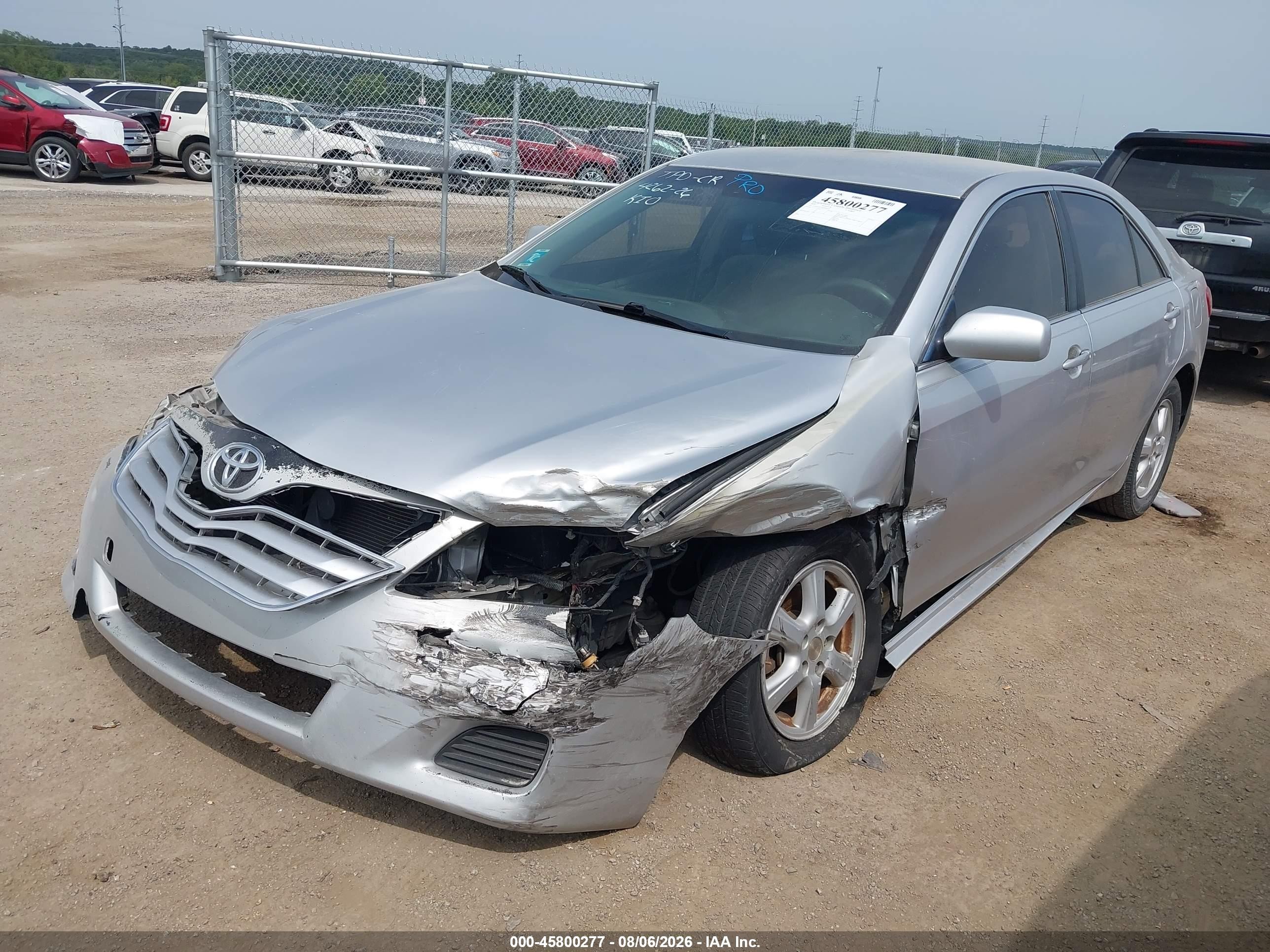 2010 Toyota Camry Le Серебряный vin: 4T4BF3EK9AR026014