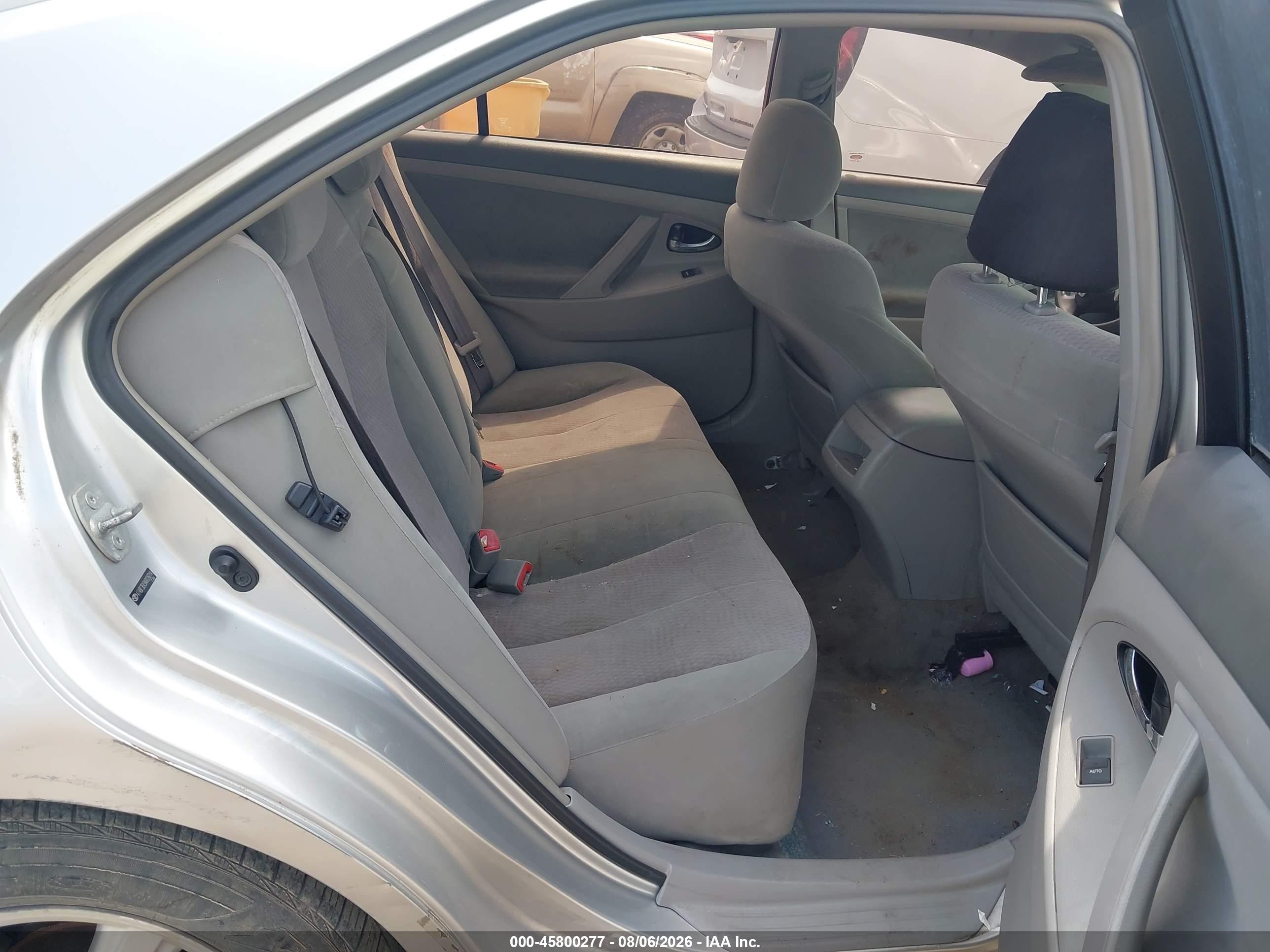 2010 Toyota Camry Le Серебряный vin: 4T4BF3EK9AR026014