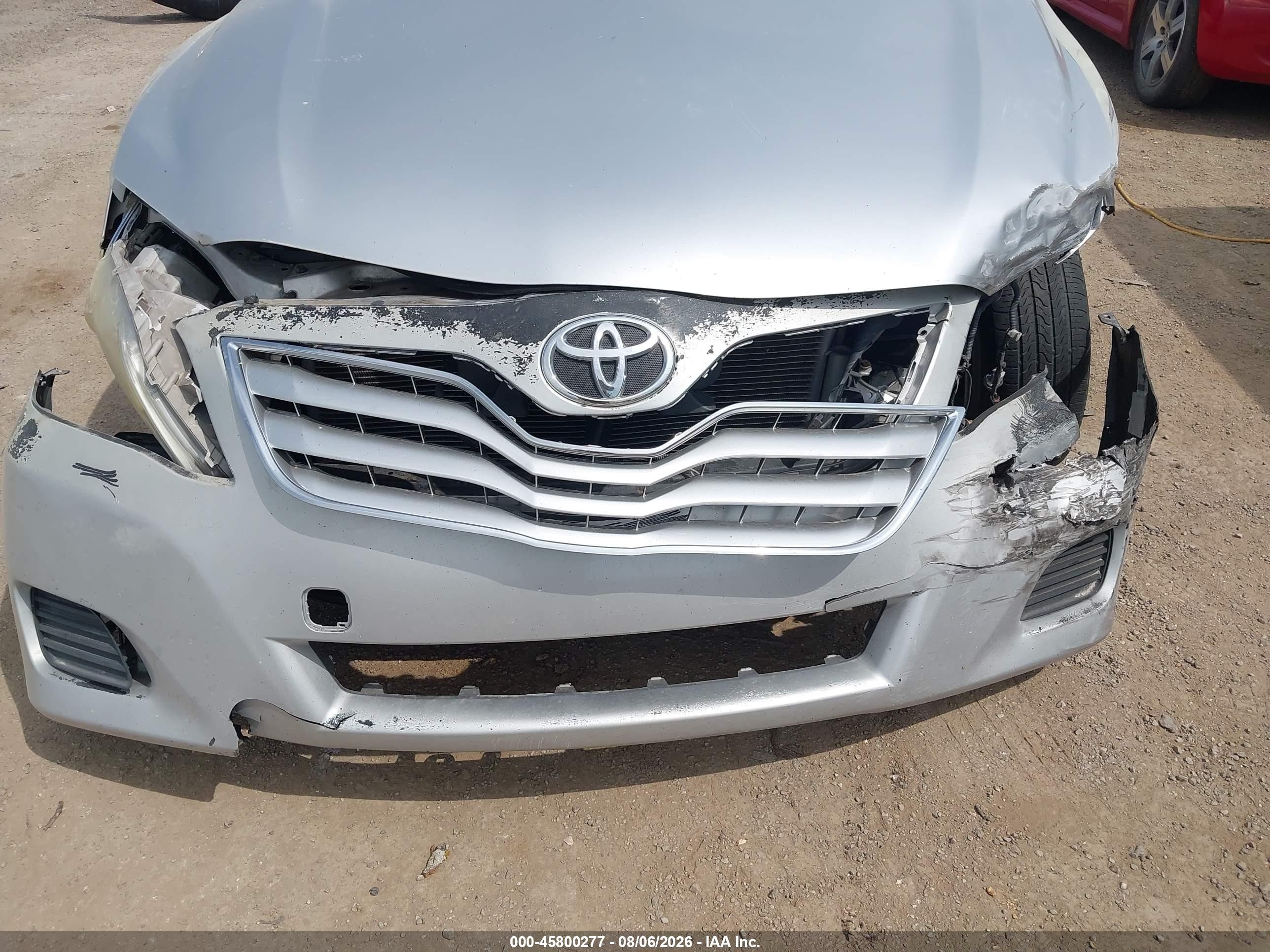 2010 Toyota Camry Le Серебряный vin: 4T4BF3EK9AR026014