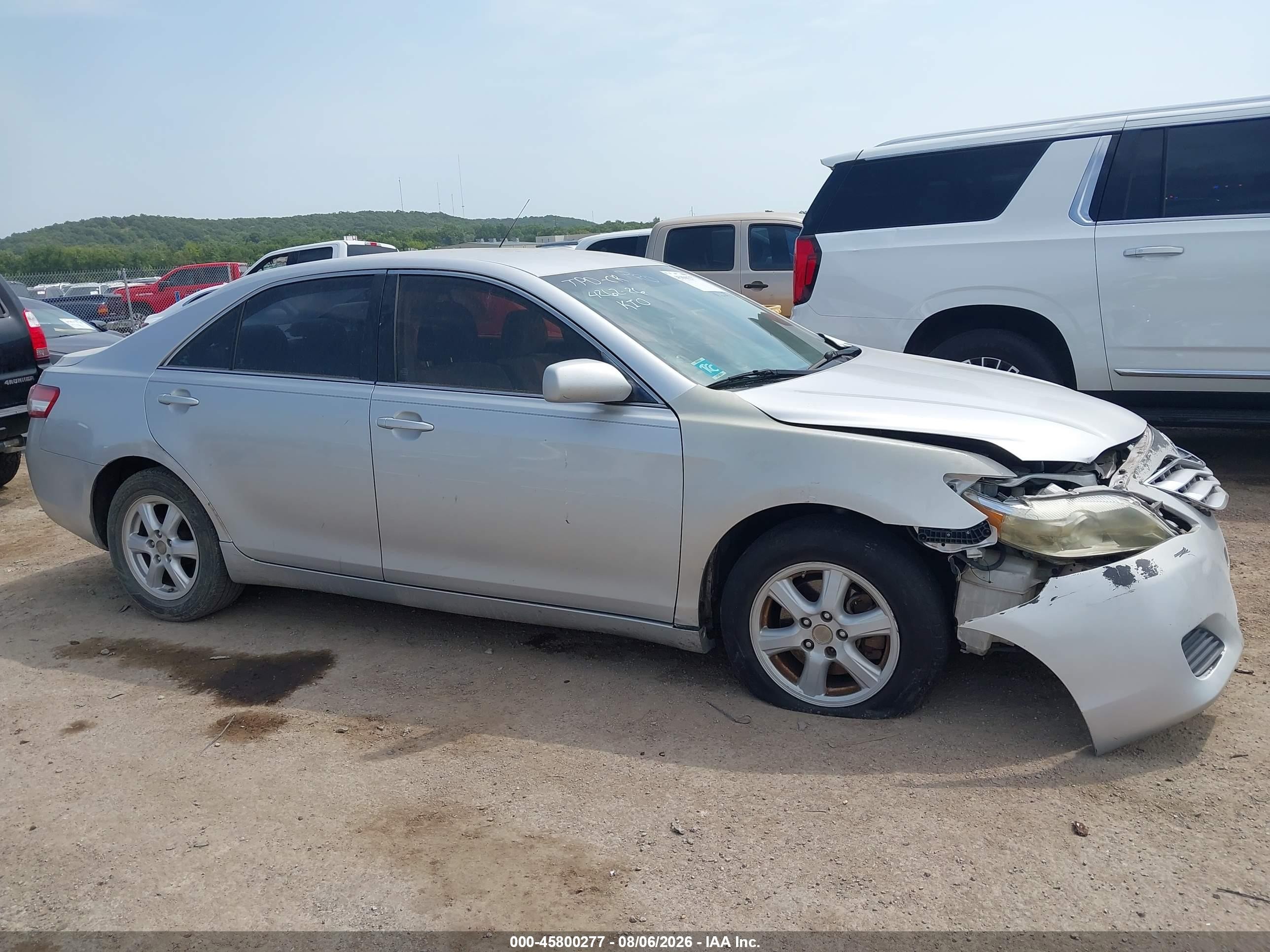 2010 Toyota Camry Le Серебряный vin: 4T4BF3EK9AR026014