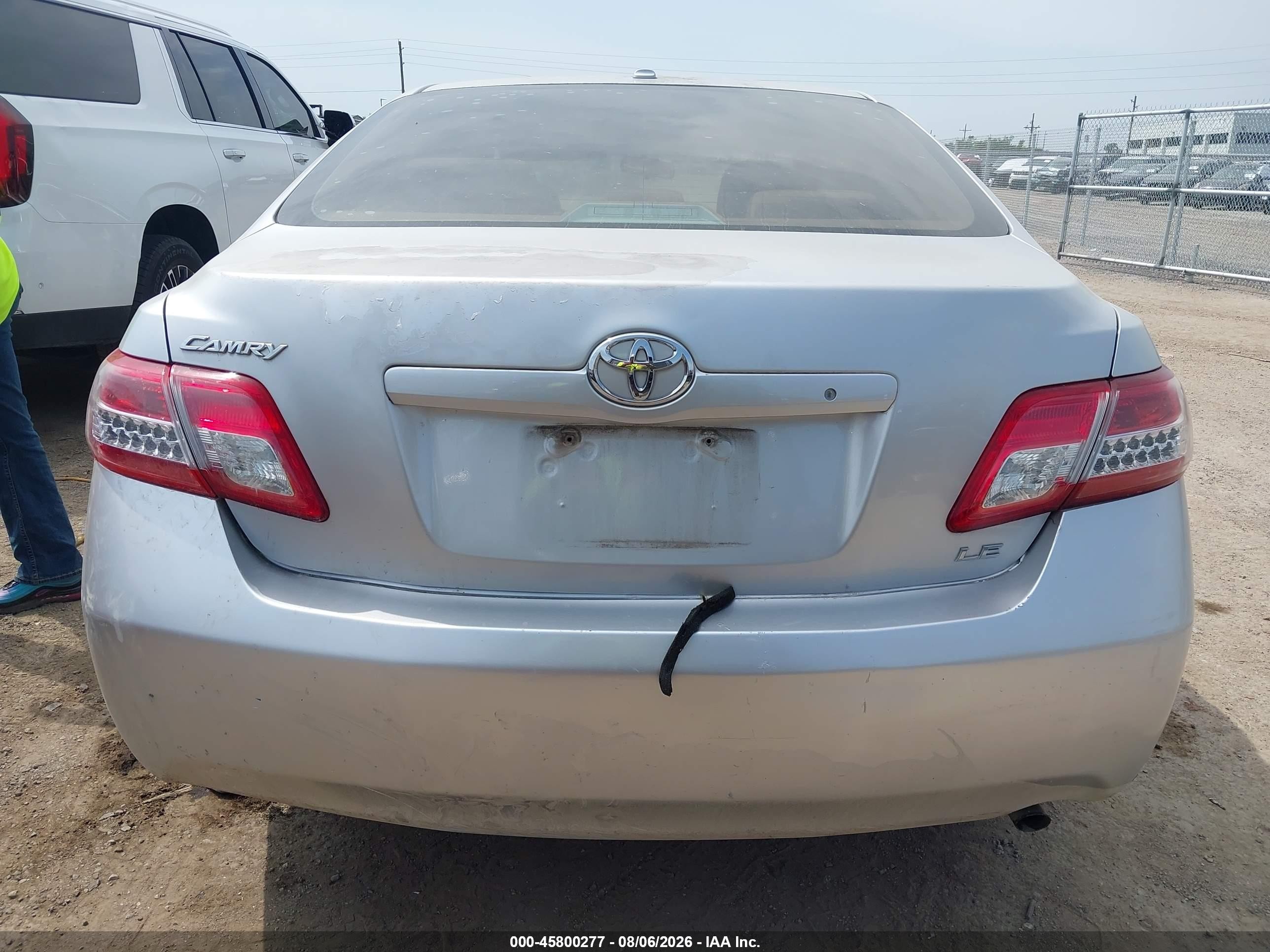 2010 Toyota Camry Le Серебряный vin: 4T4BF3EK9AR026014
