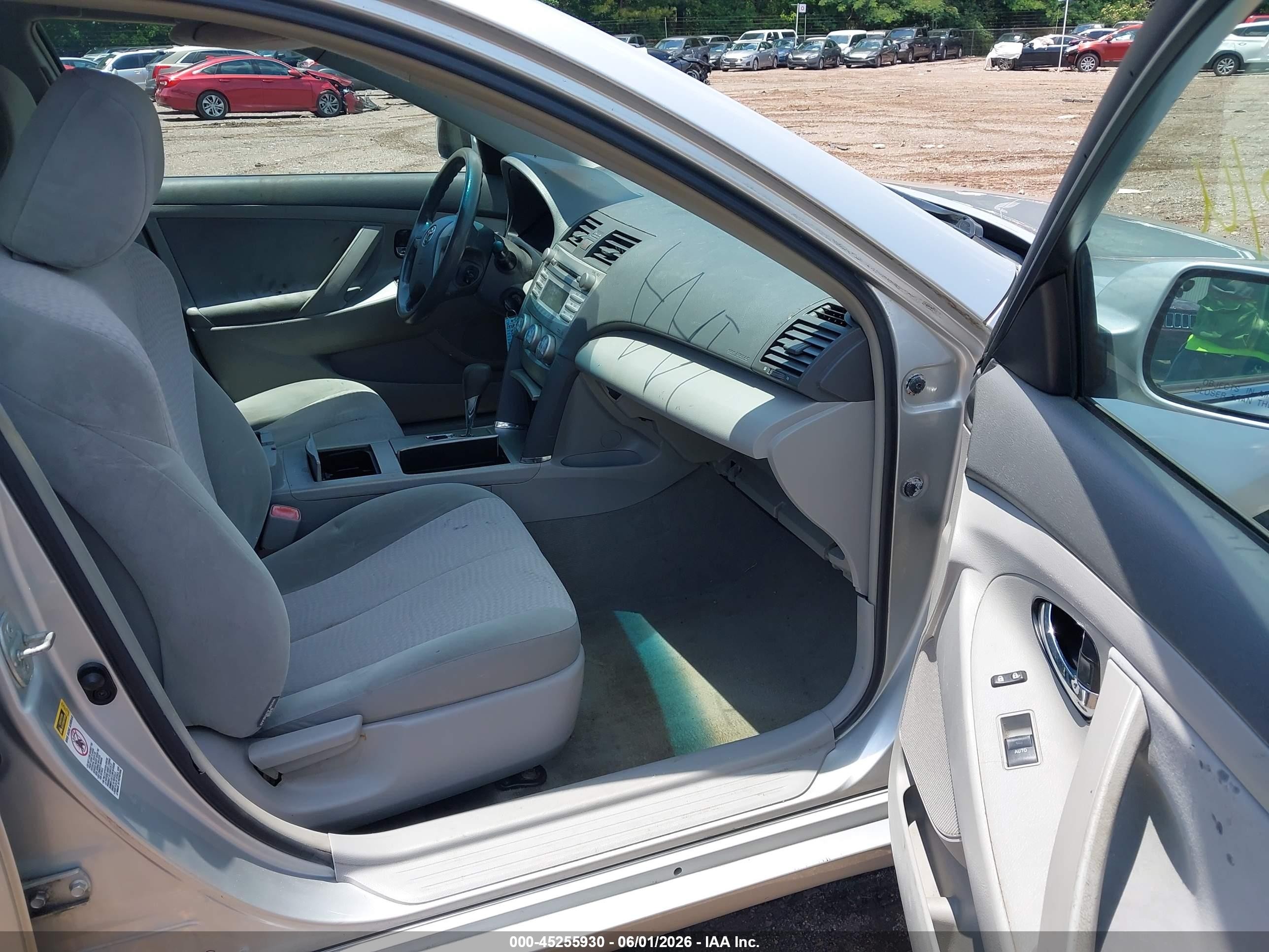 2010 Toyota Camry Le Silver vin: 4T4BF3EK9AR026417