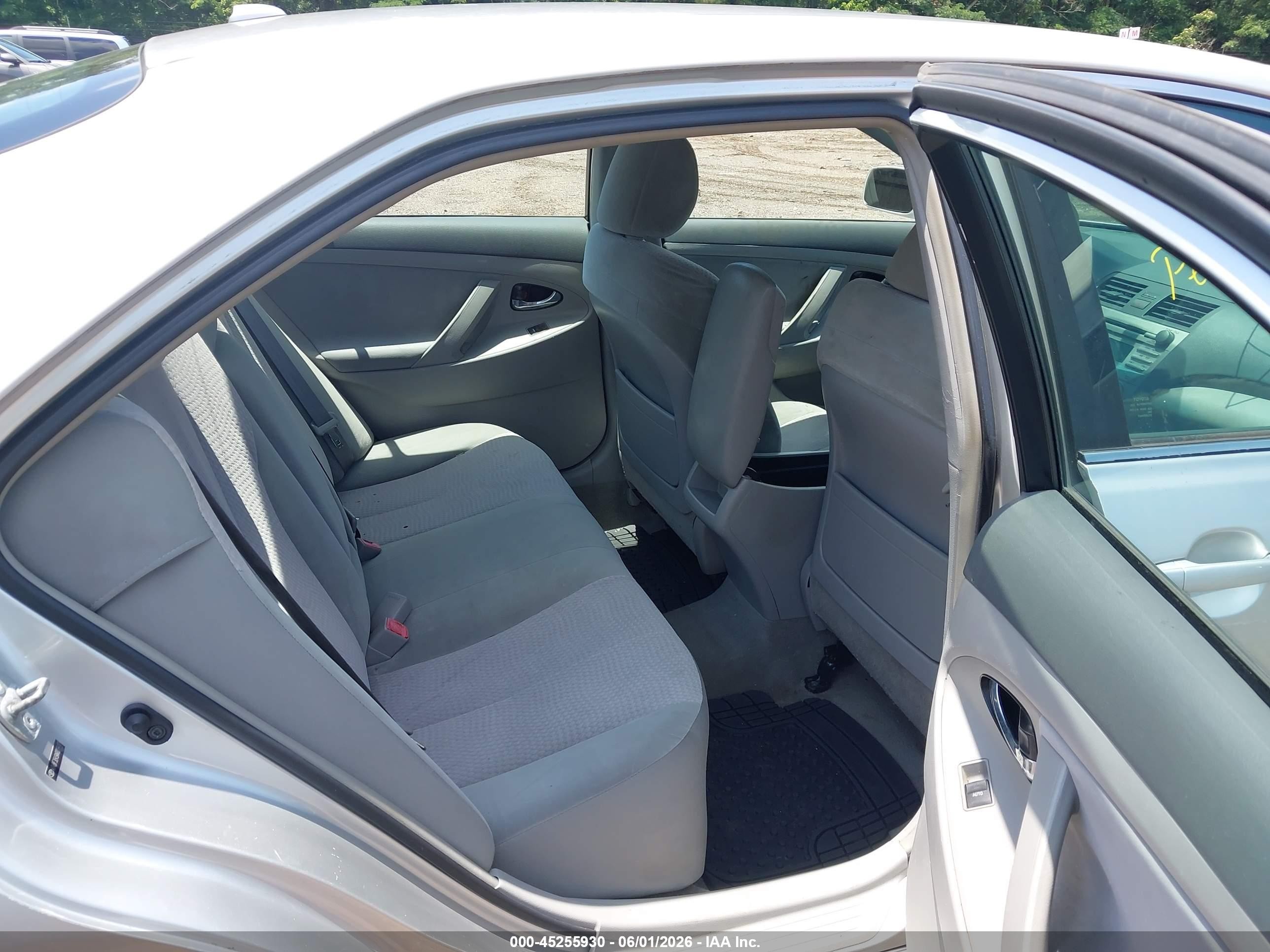 2010 Toyota Camry Le Silver vin: 4T4BF3EK9AR026417