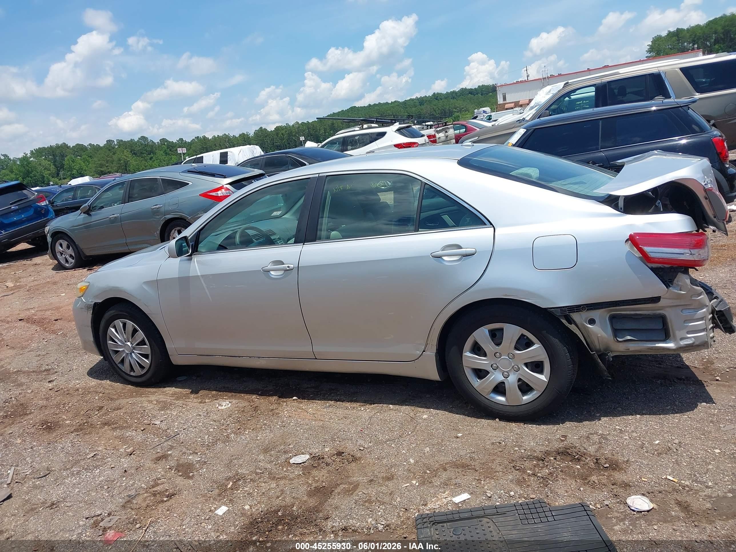 2010 Toyota Camry Le Silver vin: 4T4BF3EK9AR026417