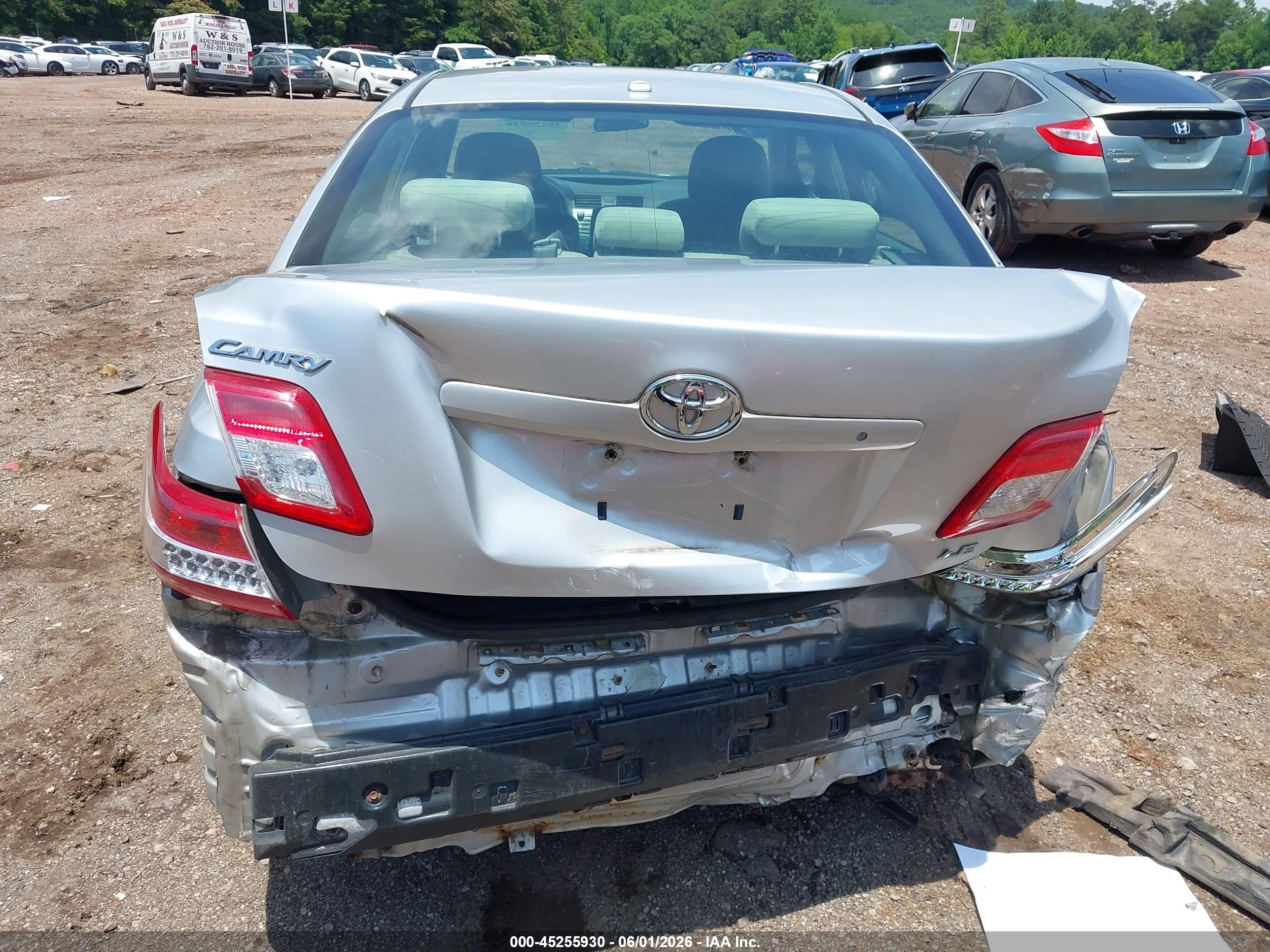 2010 Toyota Camry Le Silver vin: 4T4BF3EK9AR026417