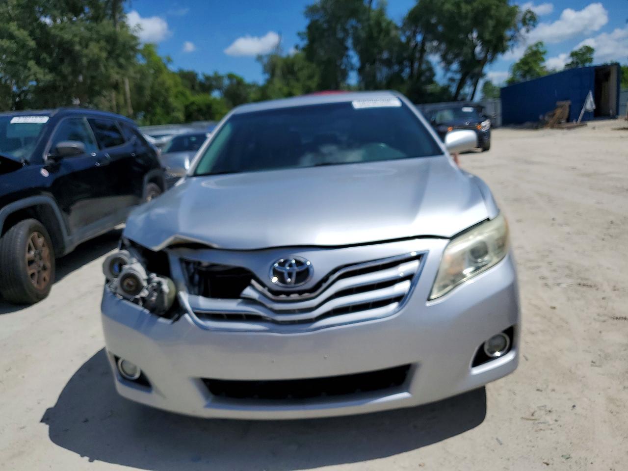 2010 Toyota Camry Xle Серебряный vin: 4T4BF3EK9AR030452