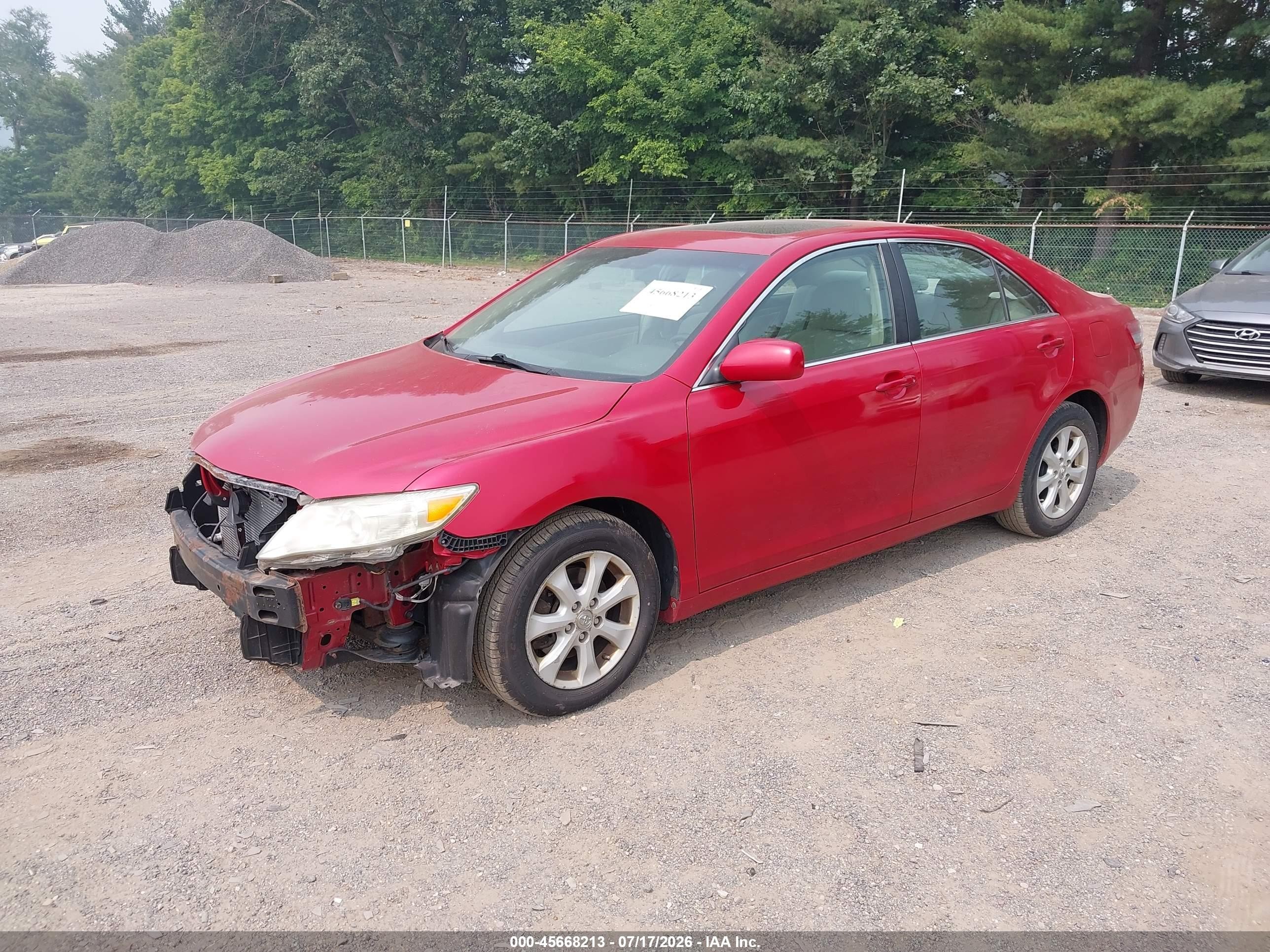2010 Toyota Camry Le Red vin: 4T4BF3EK9AR043900