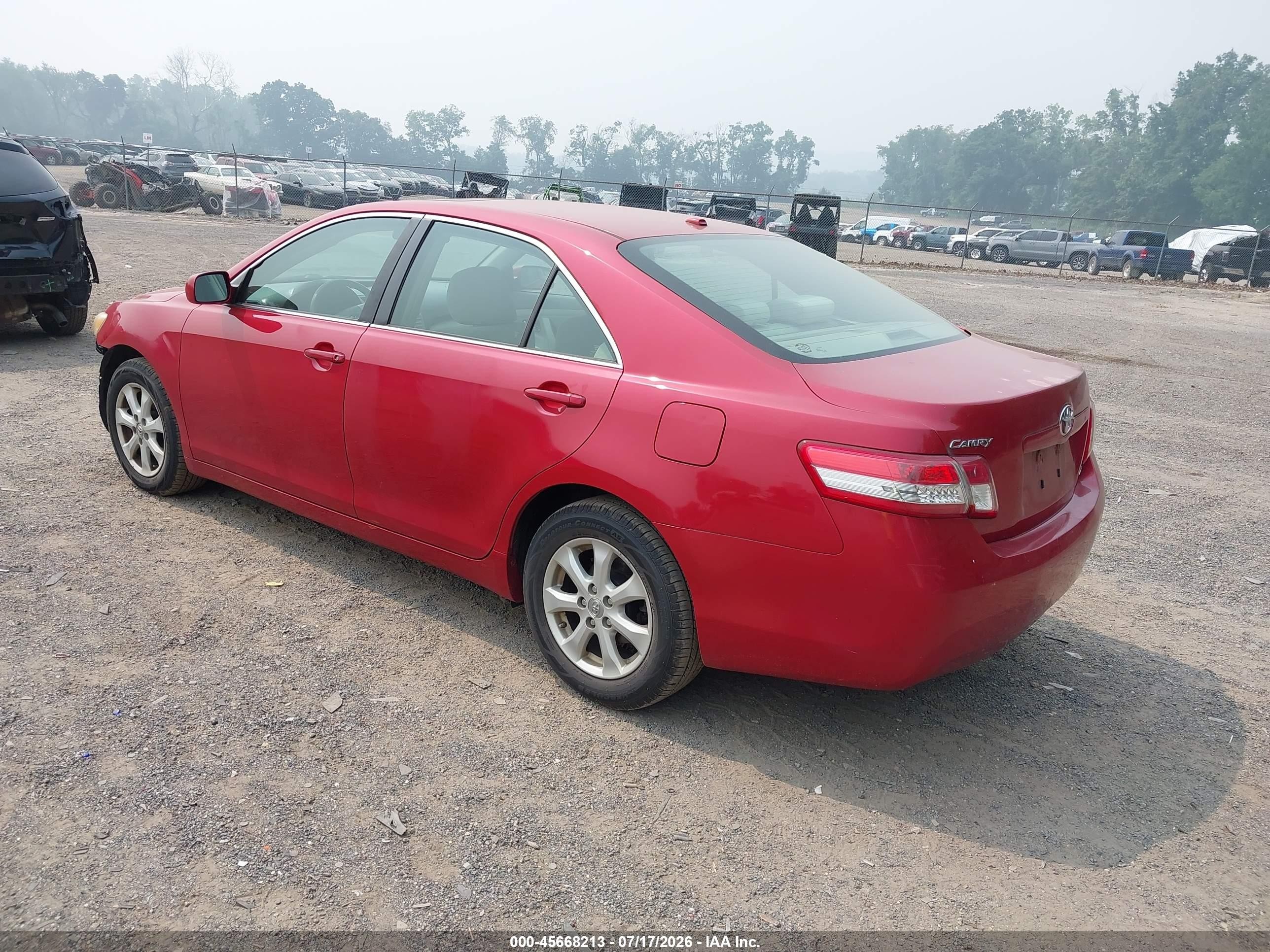 2010 Toyota Camry Le Red vin: 4T4BF3EK9AR043900