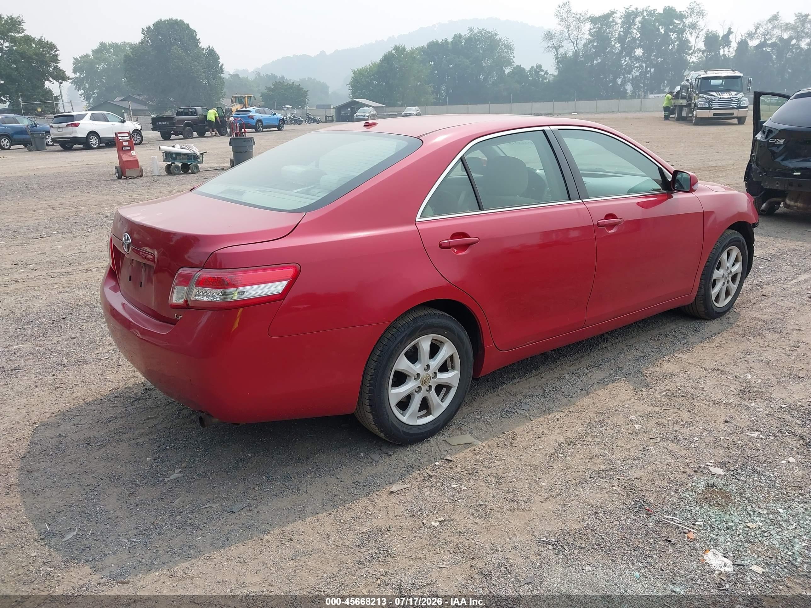 2010 Toyota Camry Le Red vin: 4T4BF3EK9AR043900