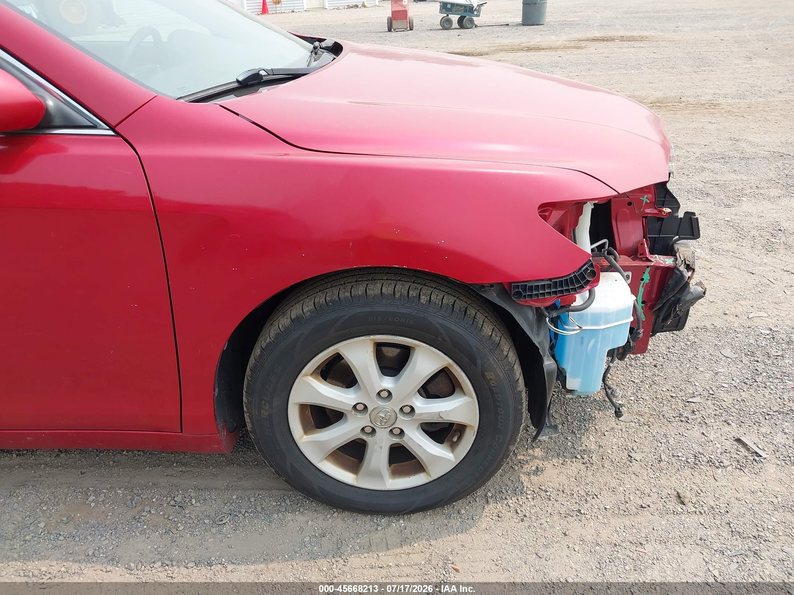 2010 Toyota Camry Le Red vin: 4T4BF3EK9AR043900
