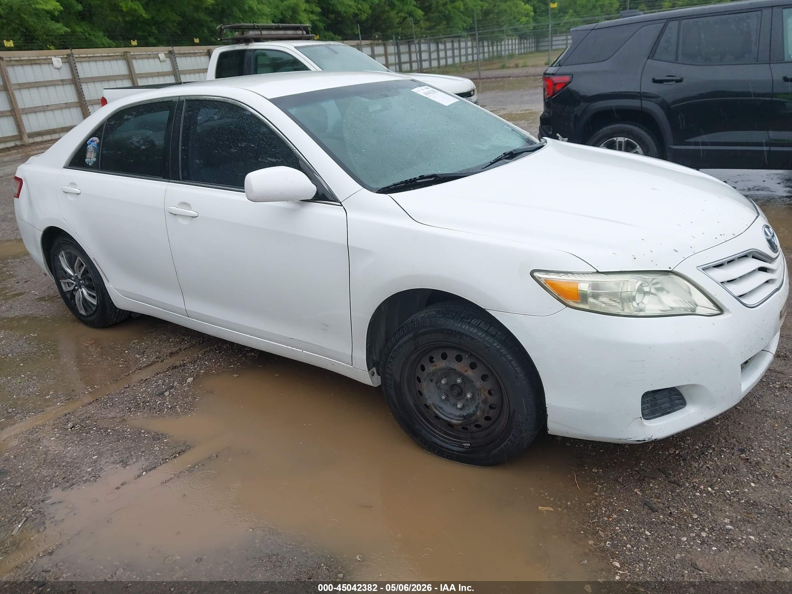 2010 Toyota Camry Le White vin: 4T4BF3EK9AR058624