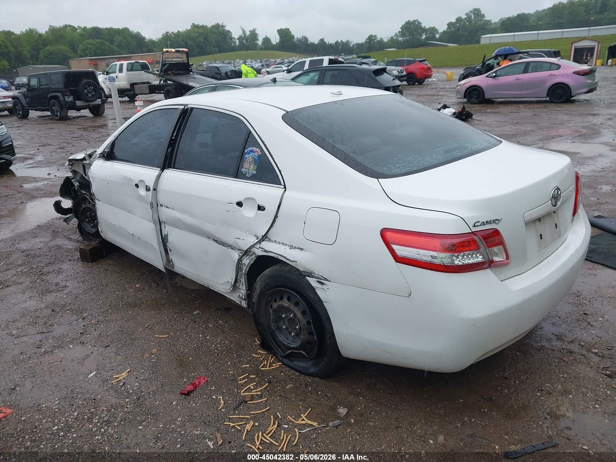 2010 Toyota Camry Le White vin: 4T4BF3EK9AR058624