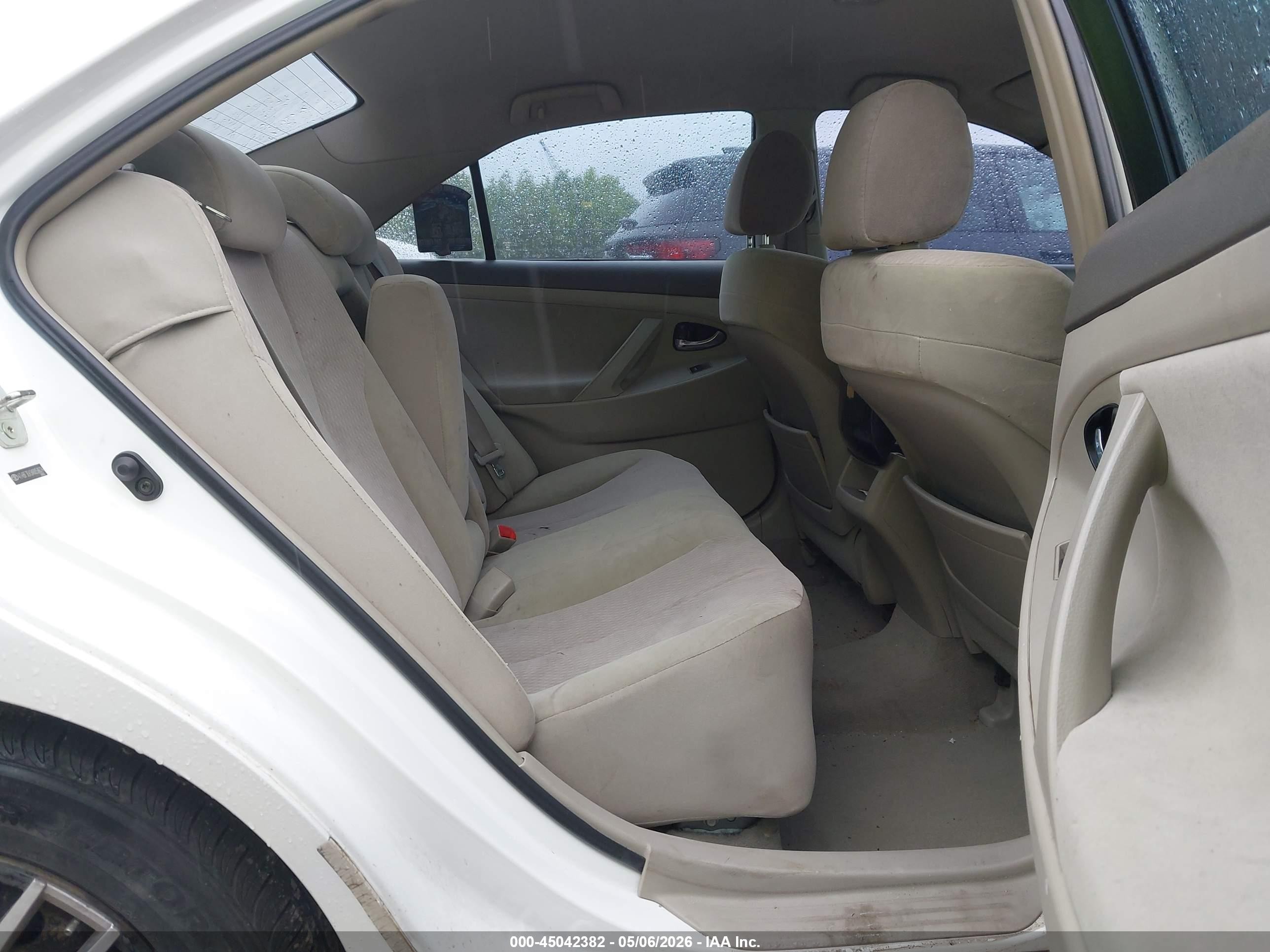 2010 Toyota Camry Le White vin: 4T4BF3EK9AR058624
