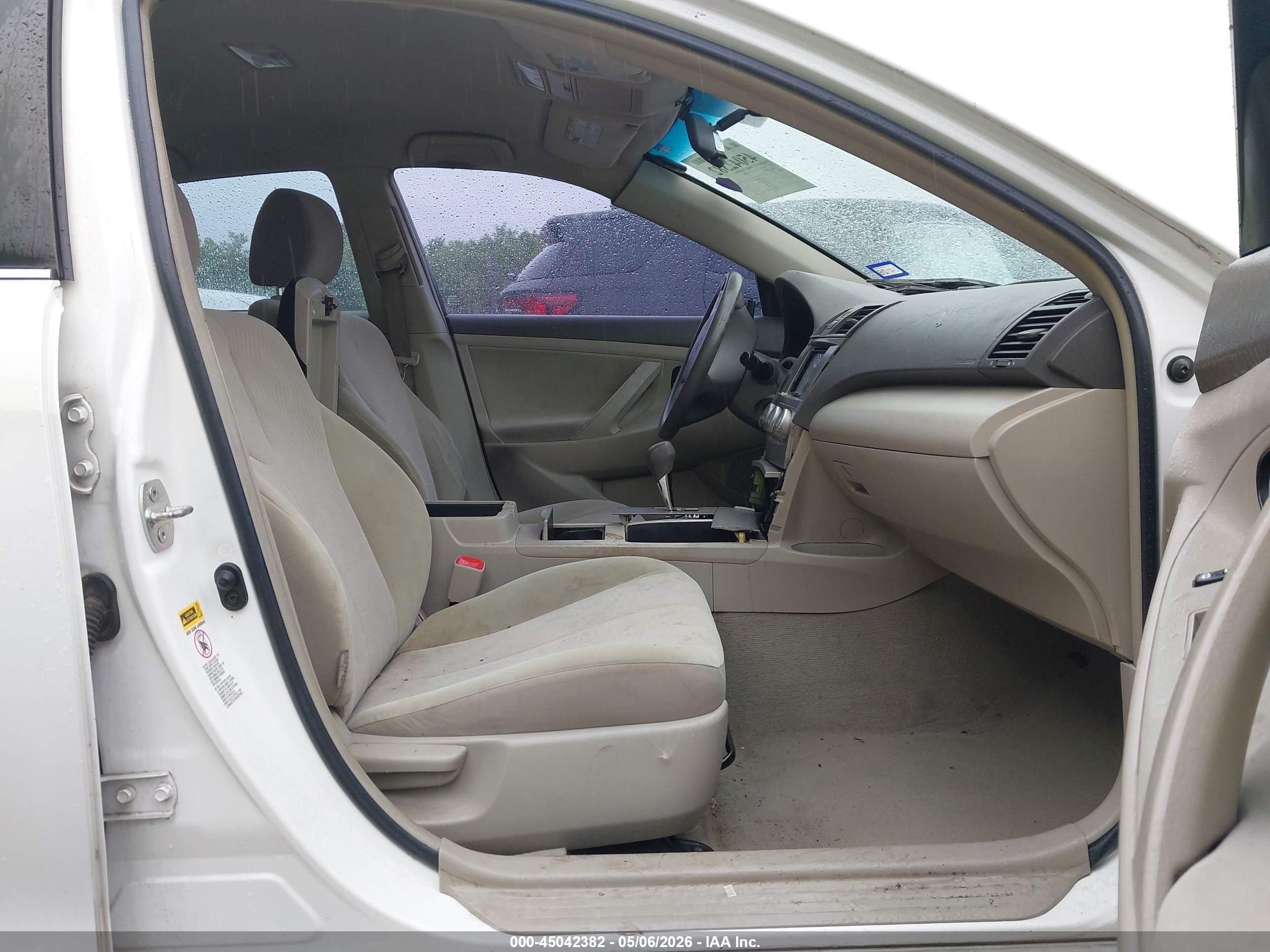 2010 Toyota Camry Le White vin: 4T4BF3EK9AR058624