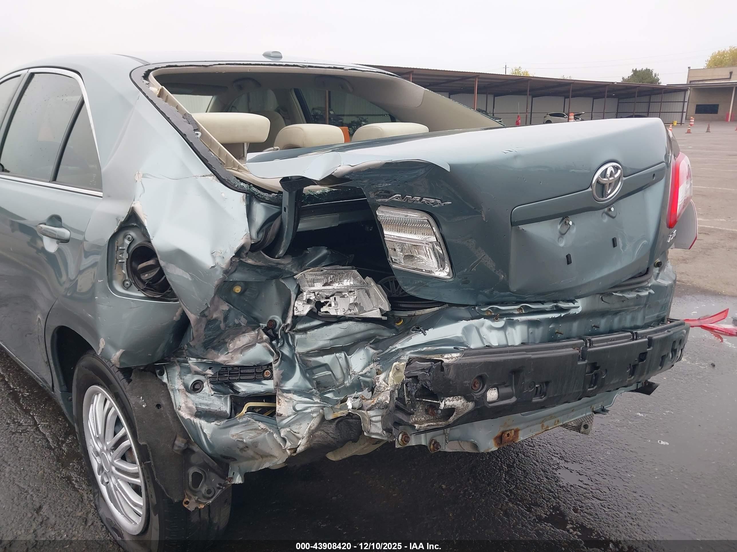 2010 Toyota Camry Le Зеленый vin: 4T4BF3EK9AR058896