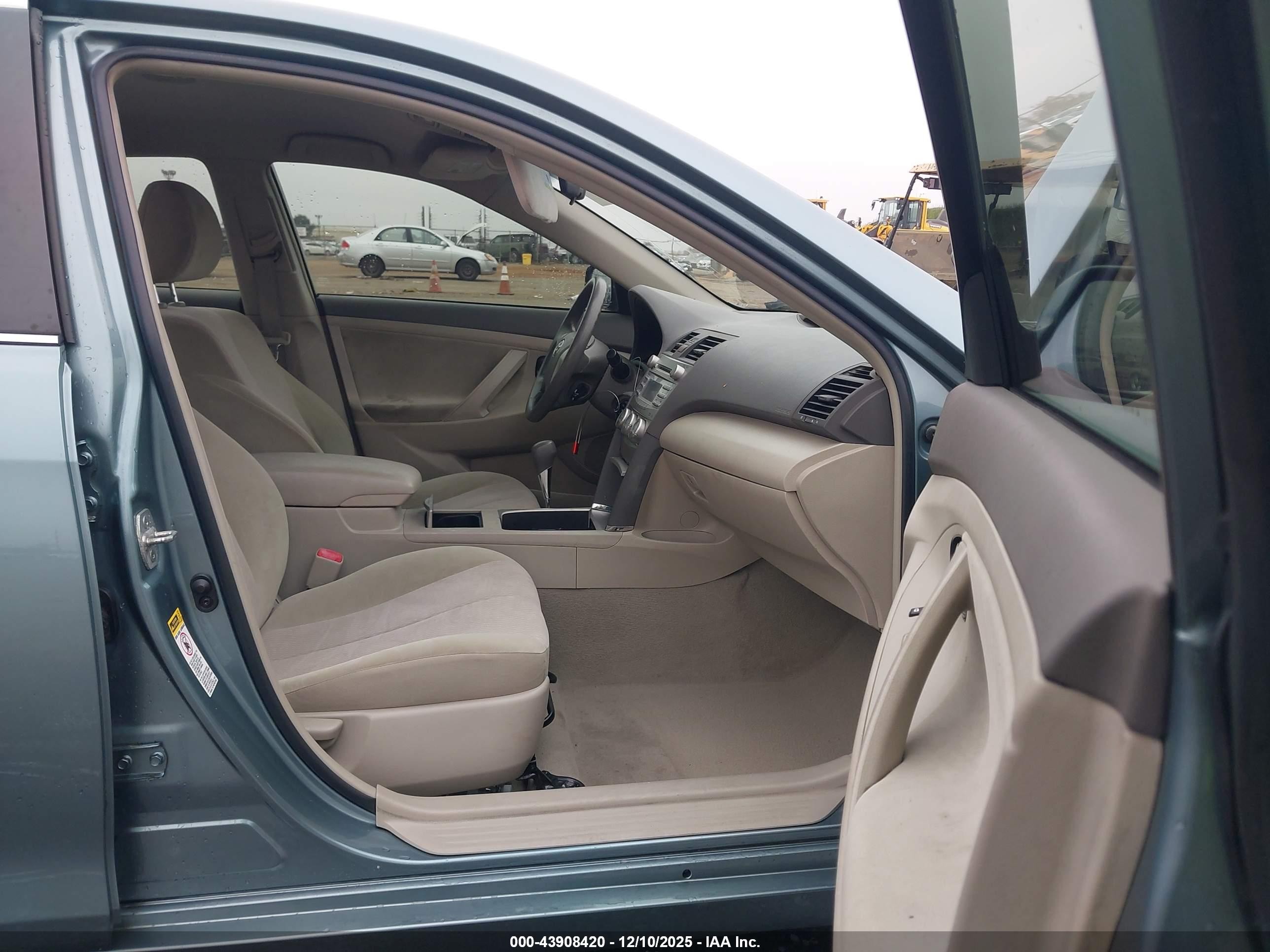 2010 Toyota Camry Le Зеленый vin: 4T4BF3EK9AR058896