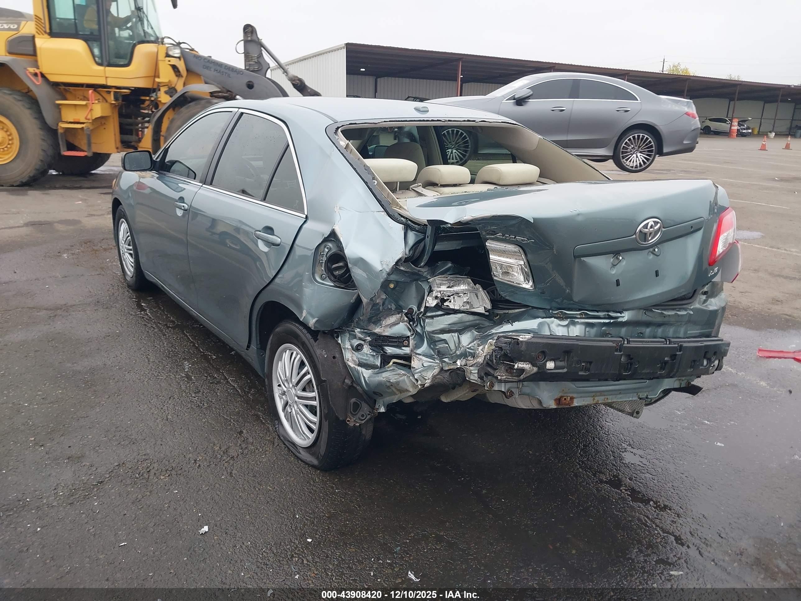 2010 Toyota Camry Le Зеленый vin: 4T4BF3EK9AR058896