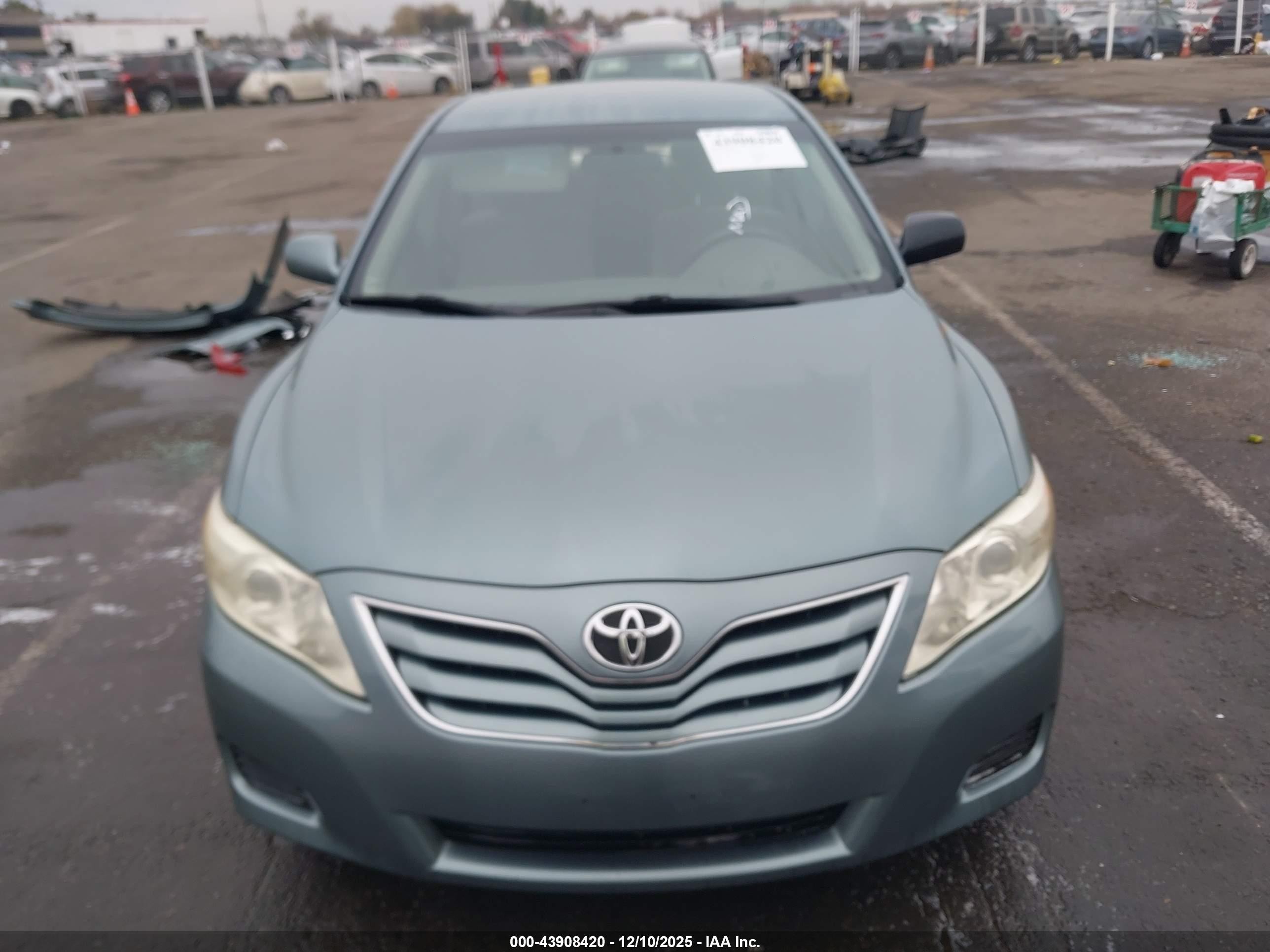 2010 Toyota Camry Le Зеленый vin: 4T4BF3EK9AR058896