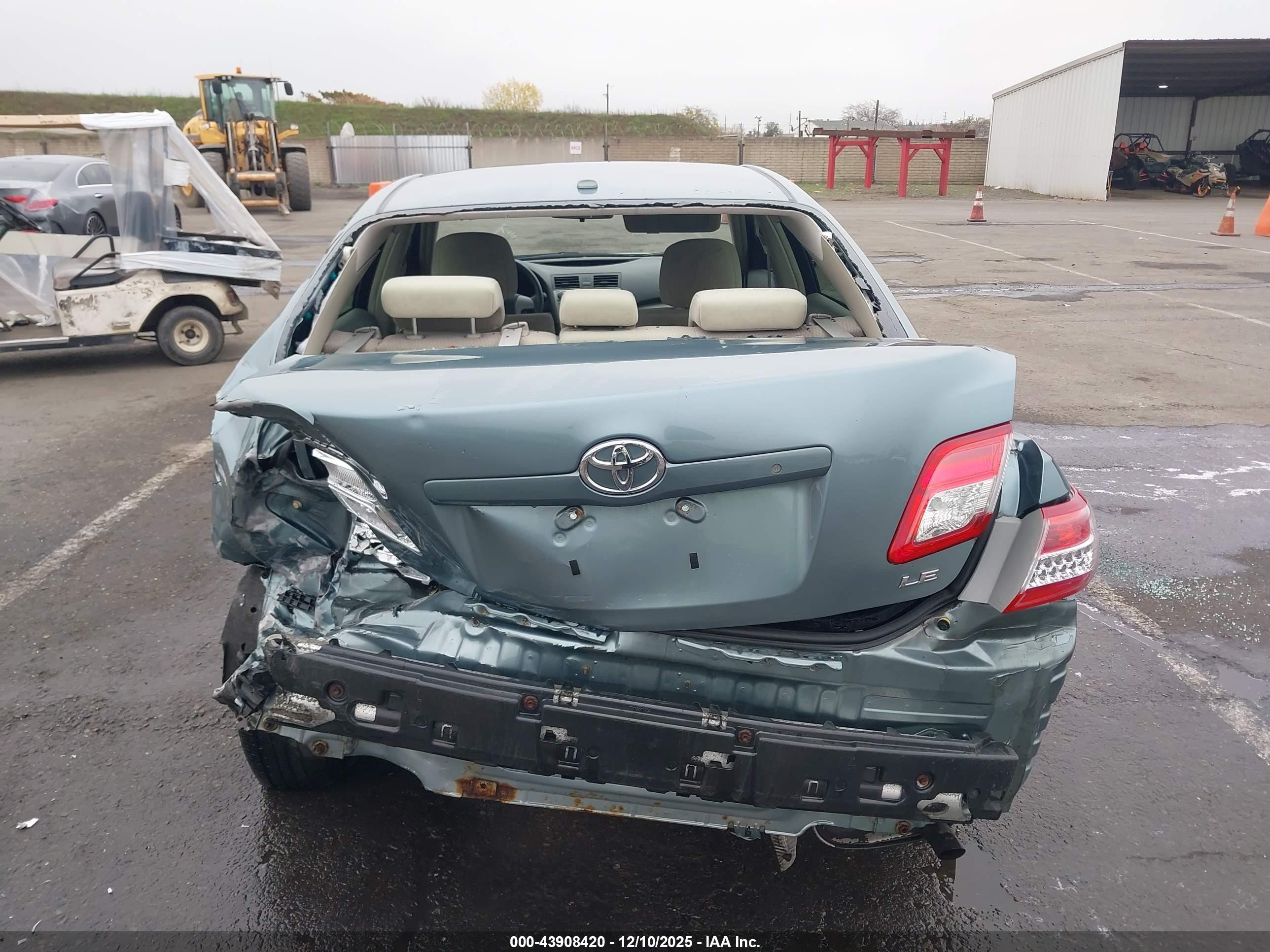 2010 Toyota Camry Le Зеленый vin: 4T4BF3EK9AR058896