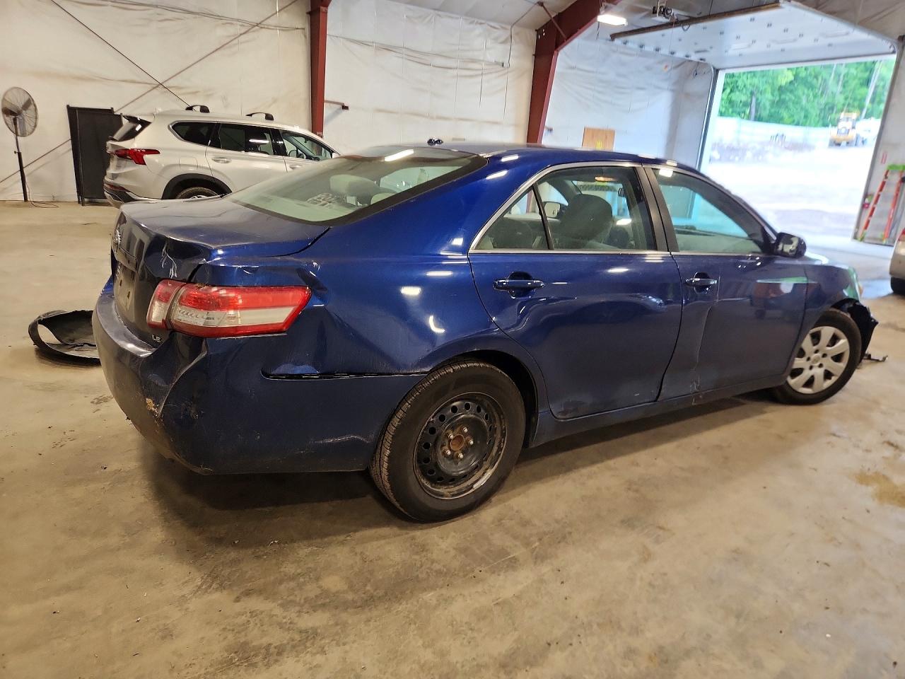 2010 Toyota Camry Le Blue vin: 4T4BF3EK9AR061118