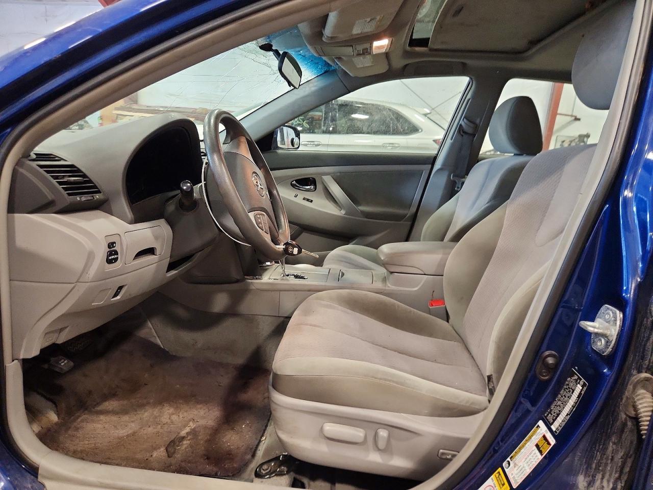 2010 Toyota Camry Le Blue vin: 4T4BF3EK9AR061118