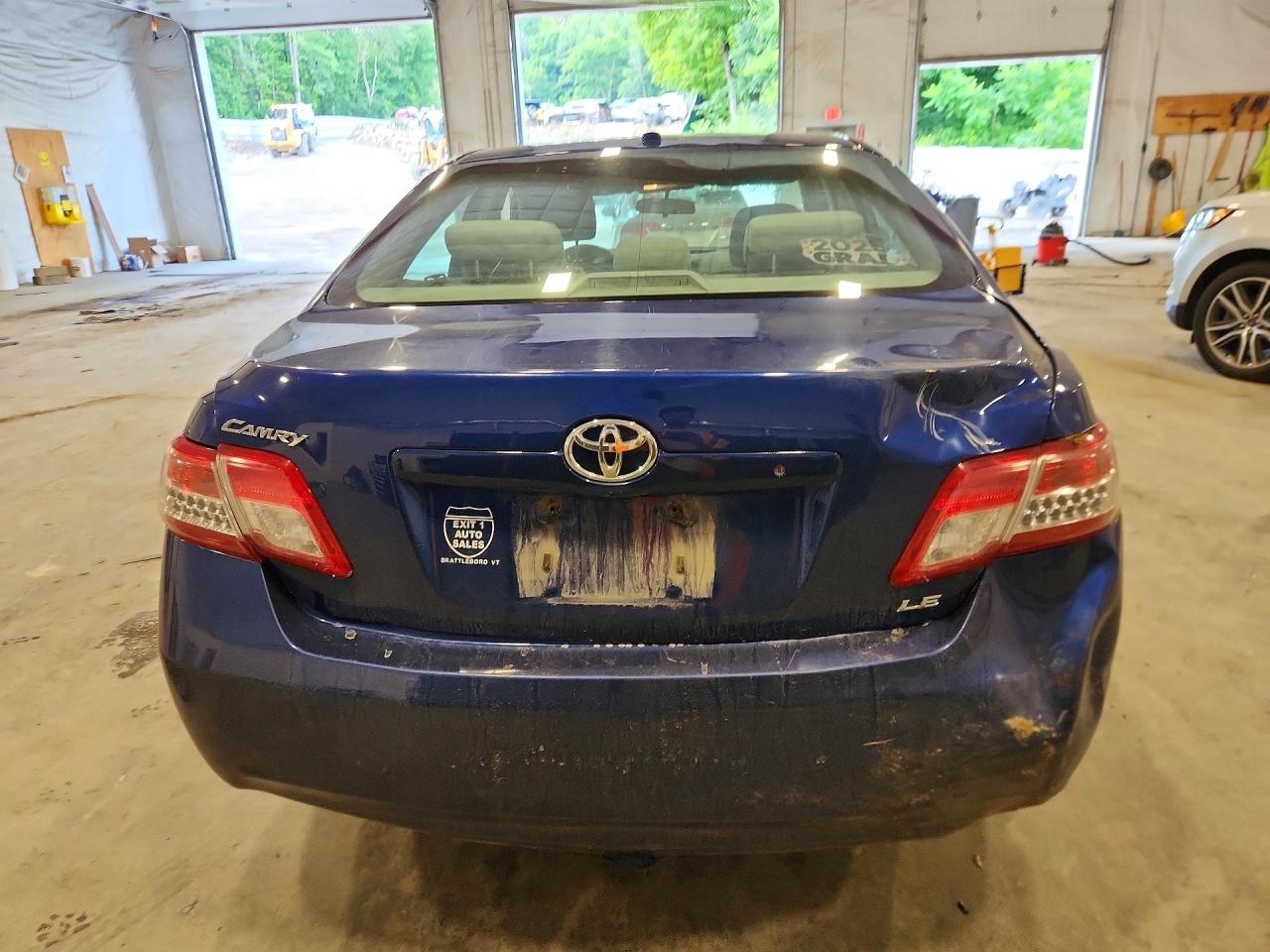 2010 Toyota Camry Le Blue vin: 4T4BF3EK9AR061118