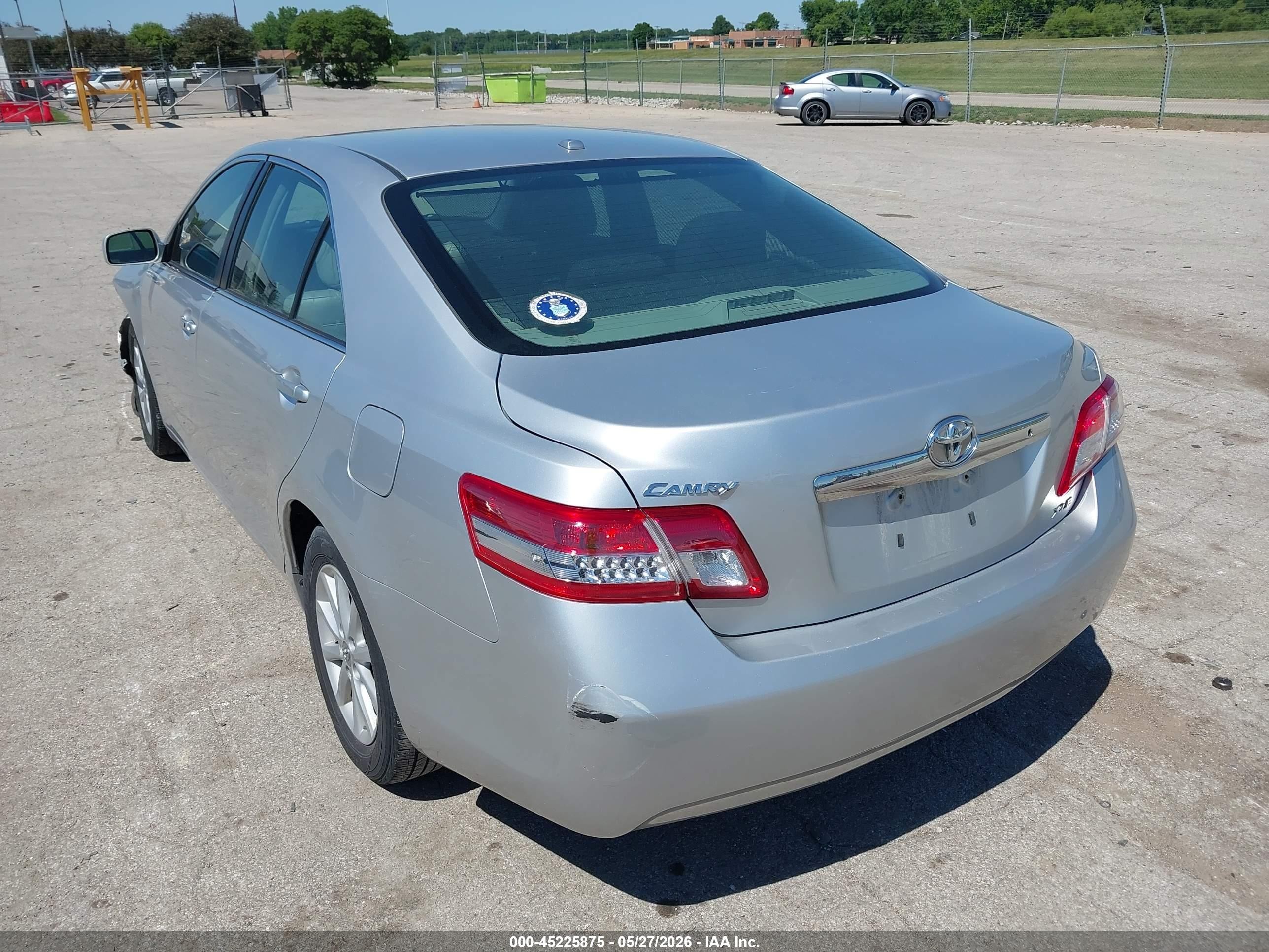 2010 Toyota Camry Xle Silver vin: 4T4BF3EK9AR062026