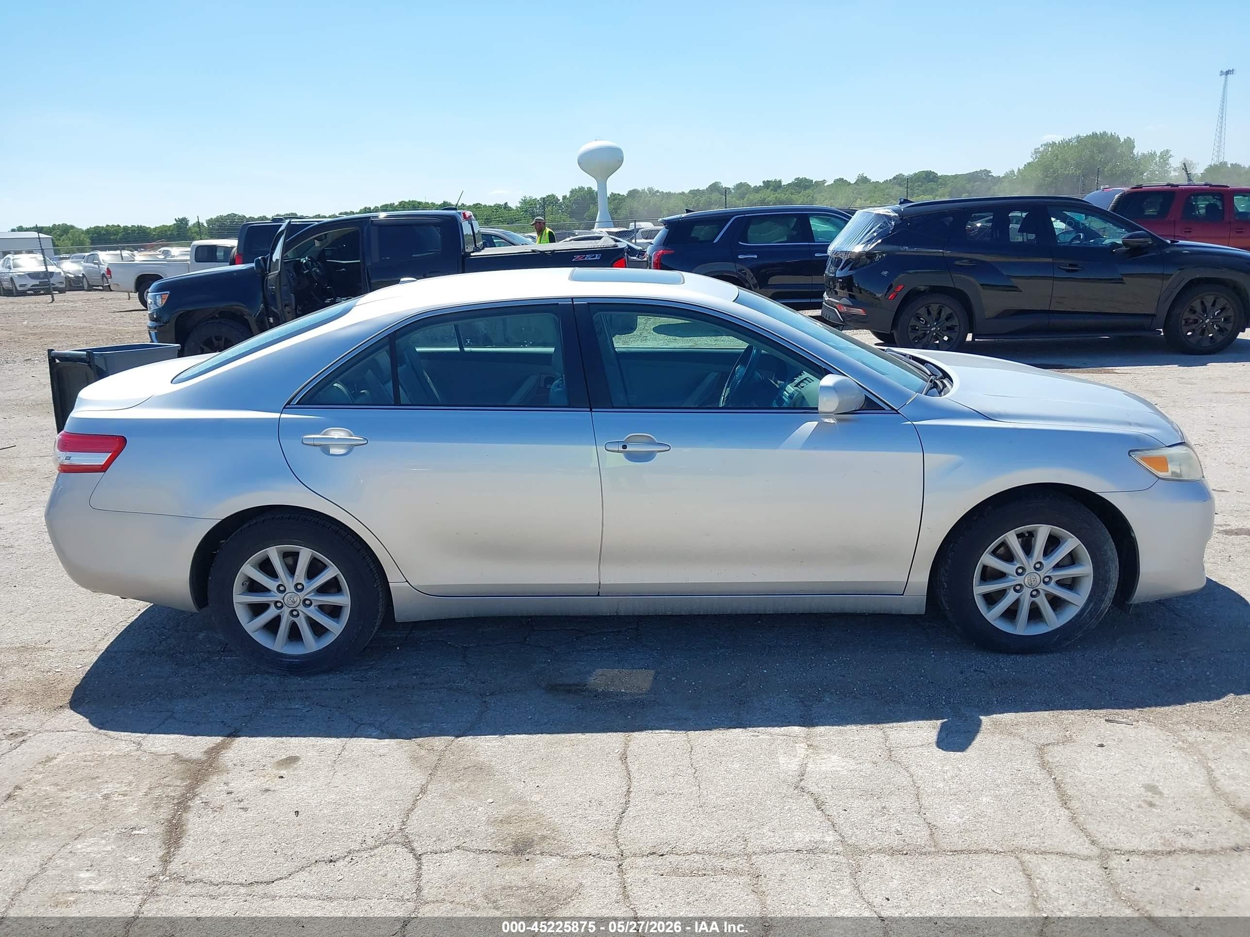 2010 Toyota Camry Xle Silver vin: 4T4BF3EK9AR062026