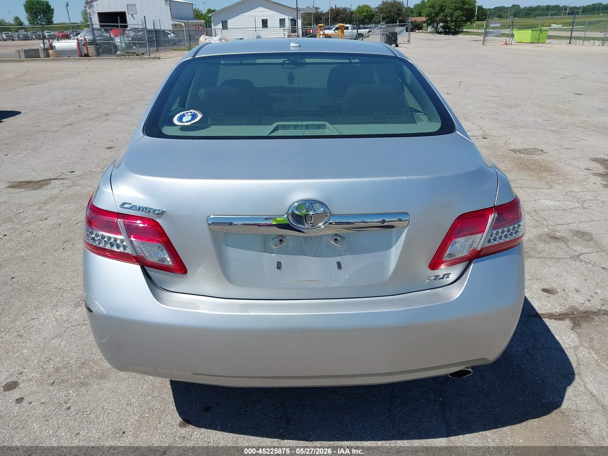 2010 Toyota Camry Xle Silver vin: 4T4BF3EK9AR062026