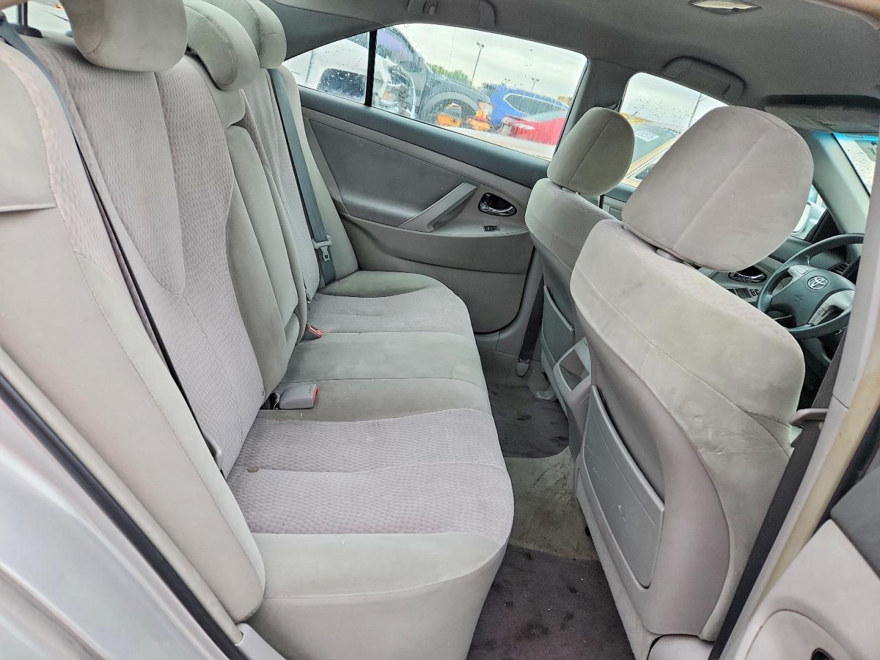 2010 Toyota Camry Le Silver vin: 4T4BF3EK9AR063547