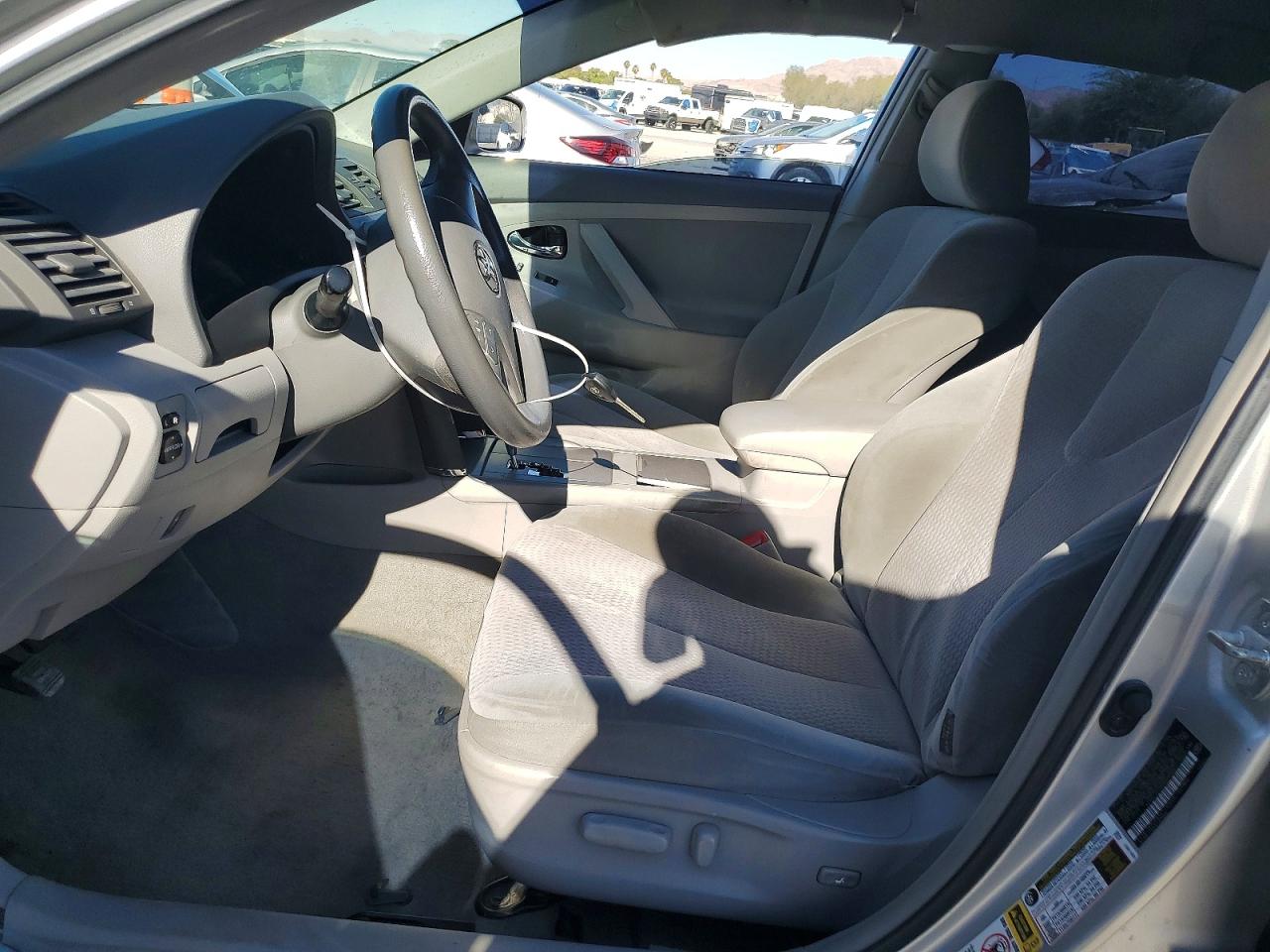 2010 Toyota Camry Le Серебряный vin: 4T4BF3EK9AR076086
