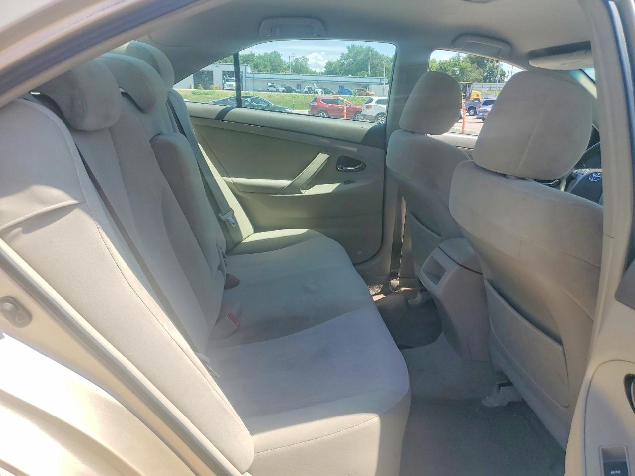 2011 Toyota Camry Le Gold vin: 4T4BF3EK9BR092483
