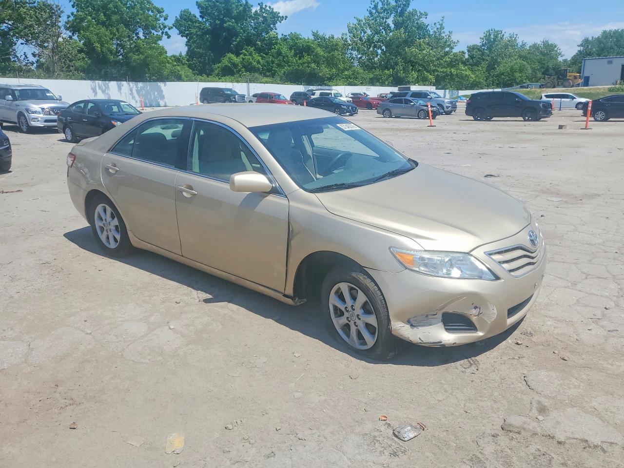 2011 Toyota Camry Le Gold vin: 4T4BF3EK9BR092483