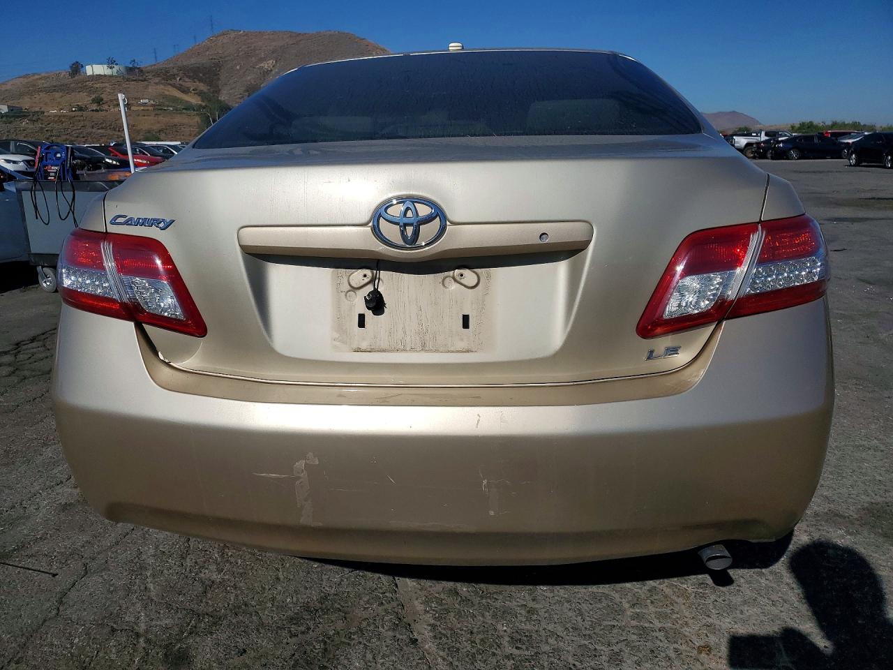 2011 Toyota Camry Le Gold vin: 4T4BF3EK9BR100551
